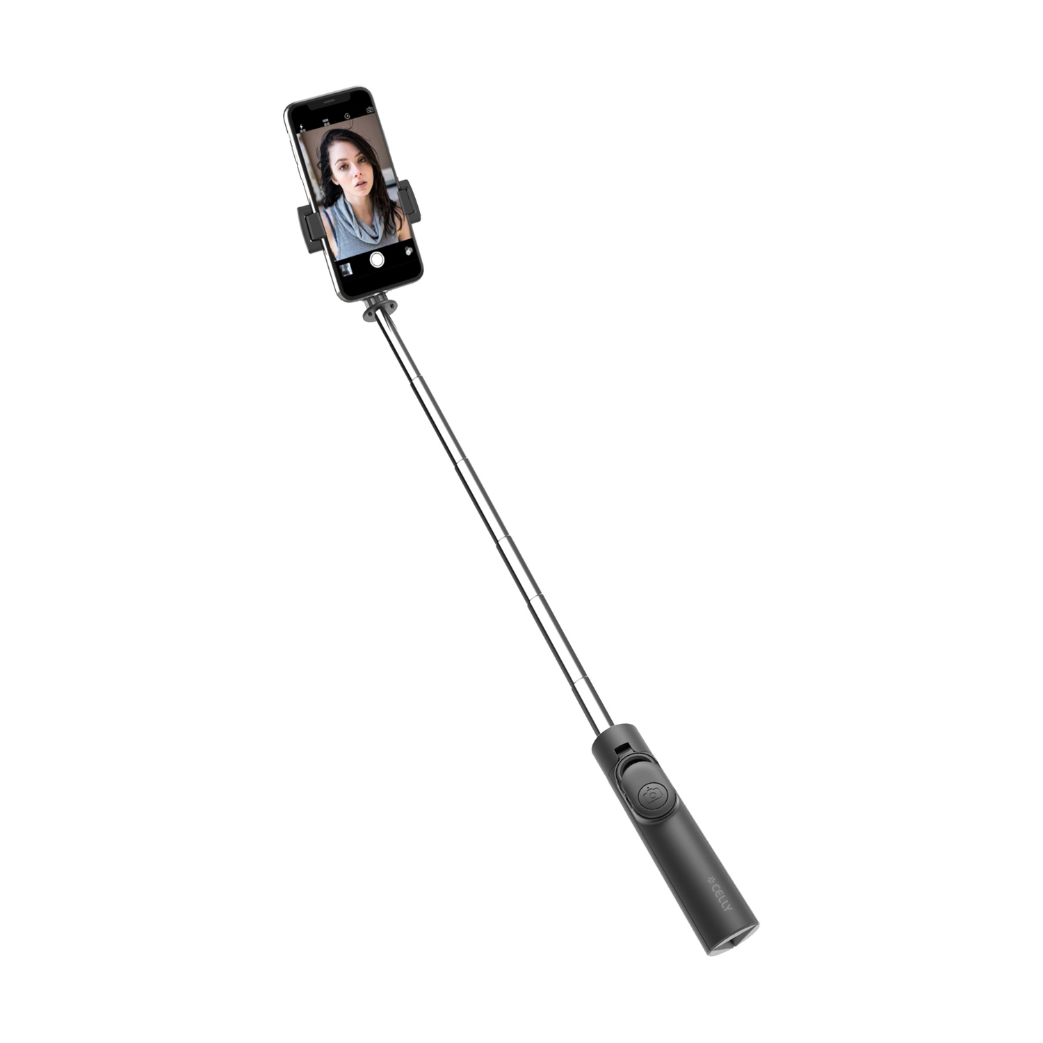 Un selfie stick con uno smartphone che mostra un ritratto, su sfondo bianco.