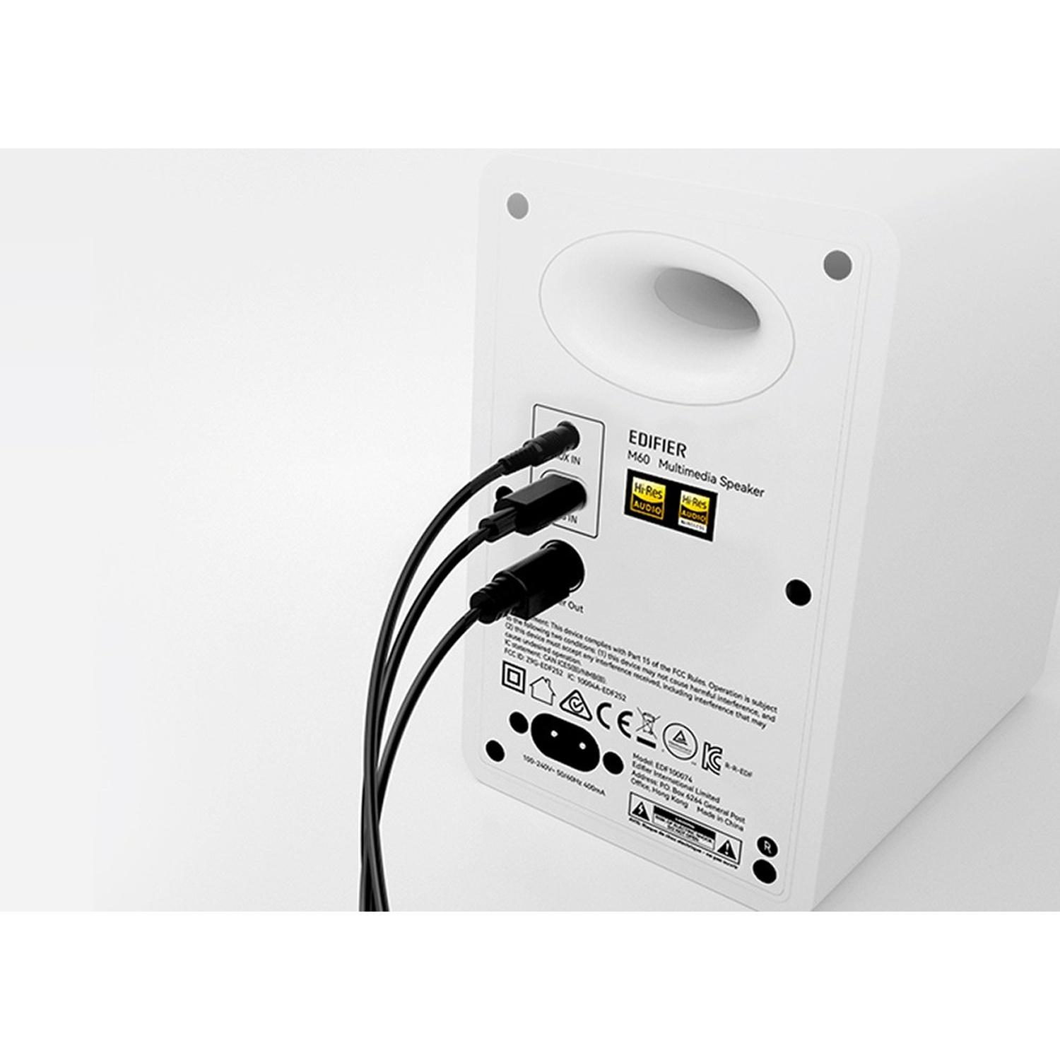 Retro altoparlante bianco con porte e cavi. Logo Hi-Res Audio.