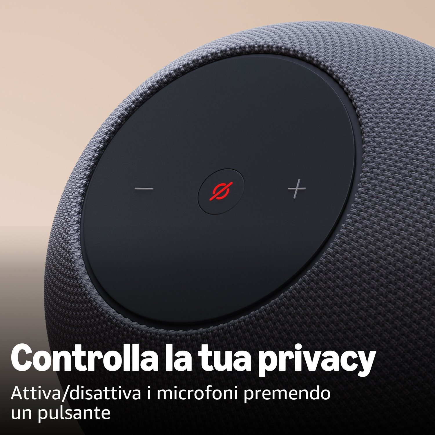 Altoparlante in tessuto grigio con pulsanti e icona microfono rossa.