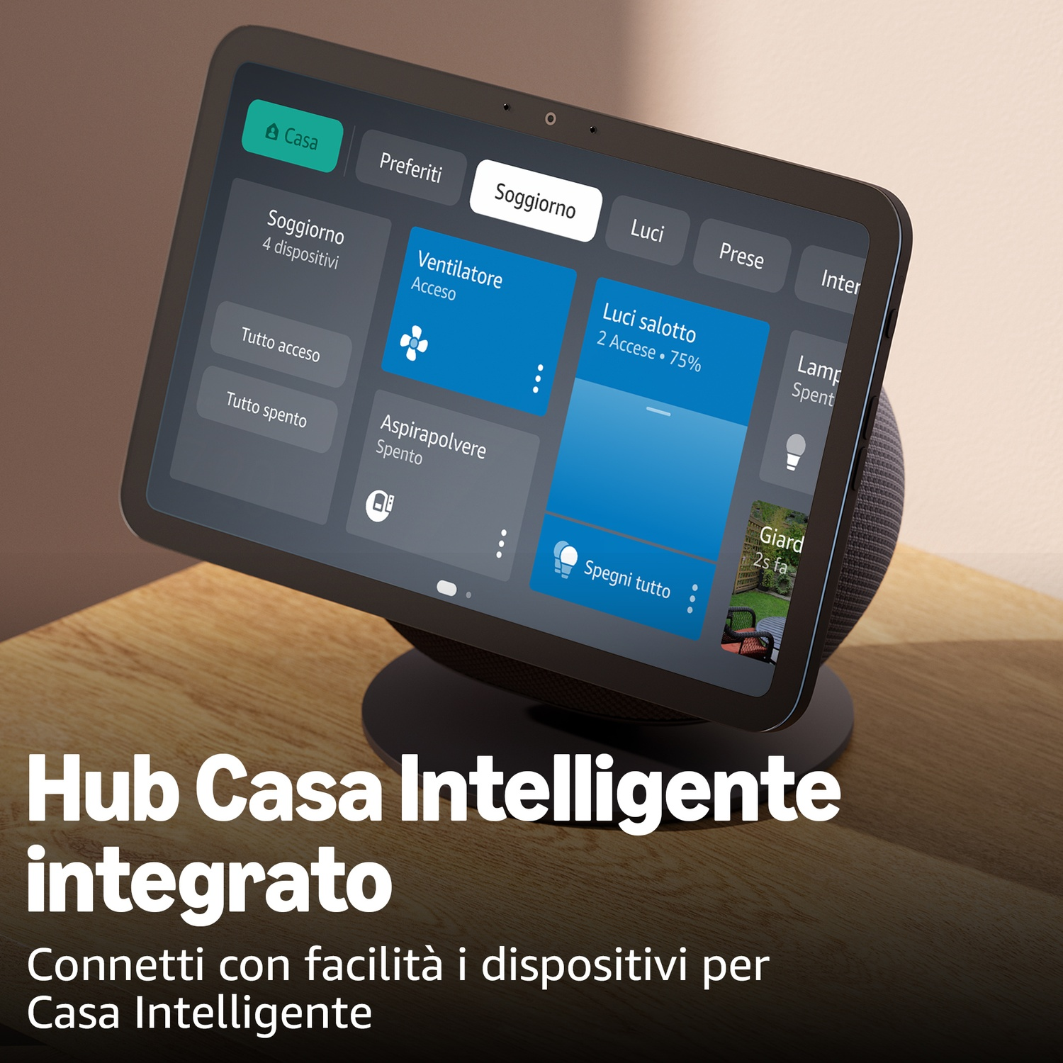 Un display hub per la casa intelligente mostra elenchi di dispositivi e controlli.