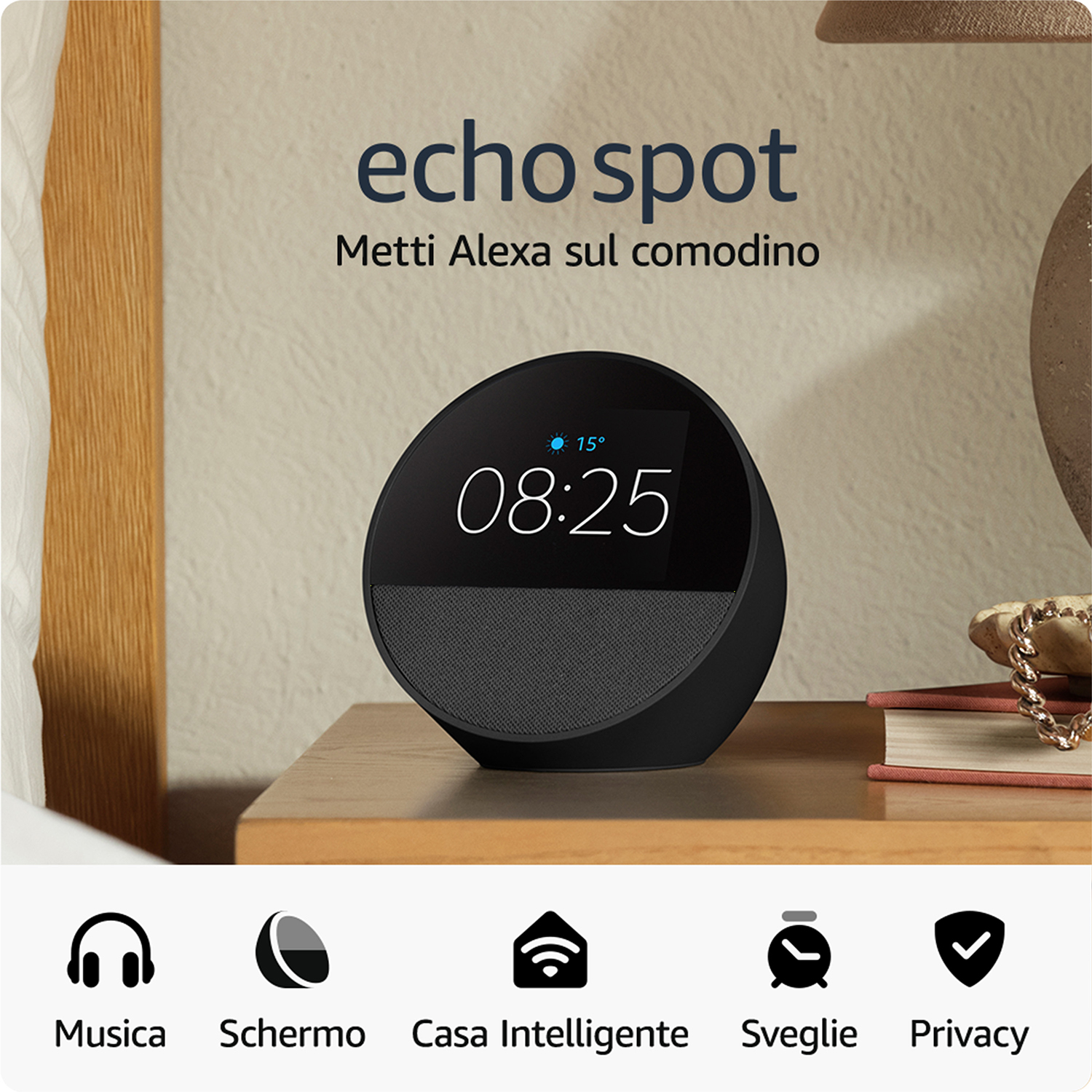Un Echo Spot nero mostra le 08:25 con icone per musica, schermo e smart home.