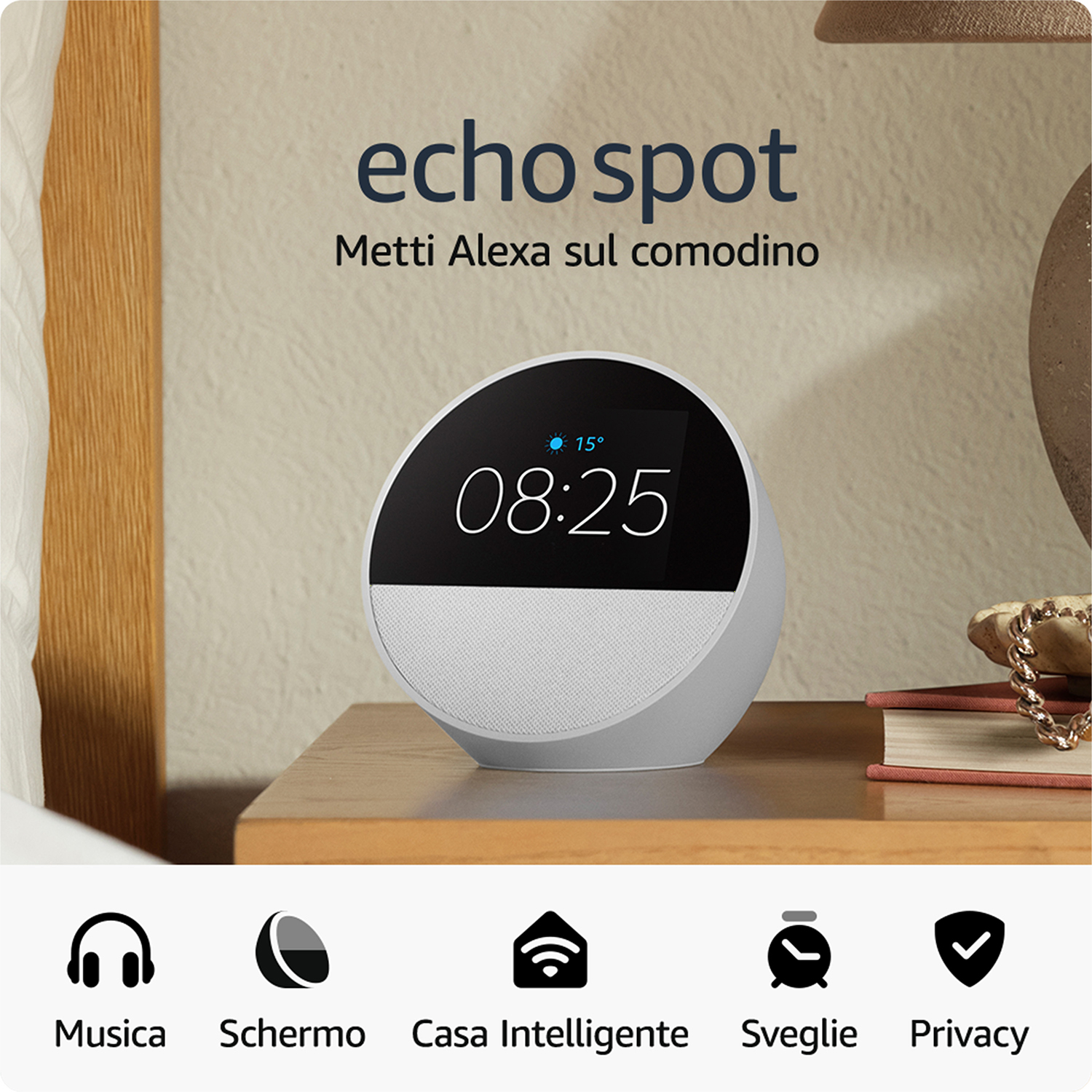 Un Echo Spot che mostra le 08:25 su un comodino.