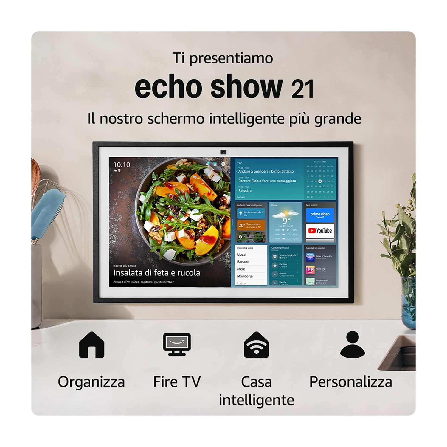 Un Echo Show 21 con un'insalata e un calendario, con icone per Organizza, Fire TV, Casa Intelligente e Personalizza.