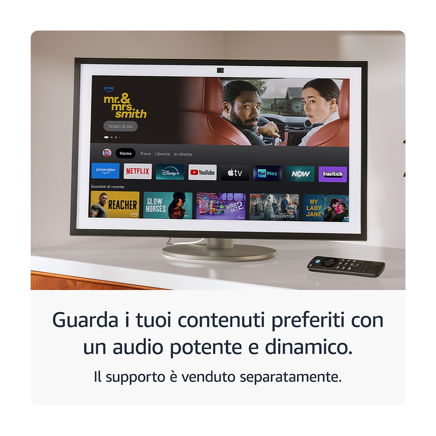 Un televisore mostra la schermata principale di Prime Video con film e app.