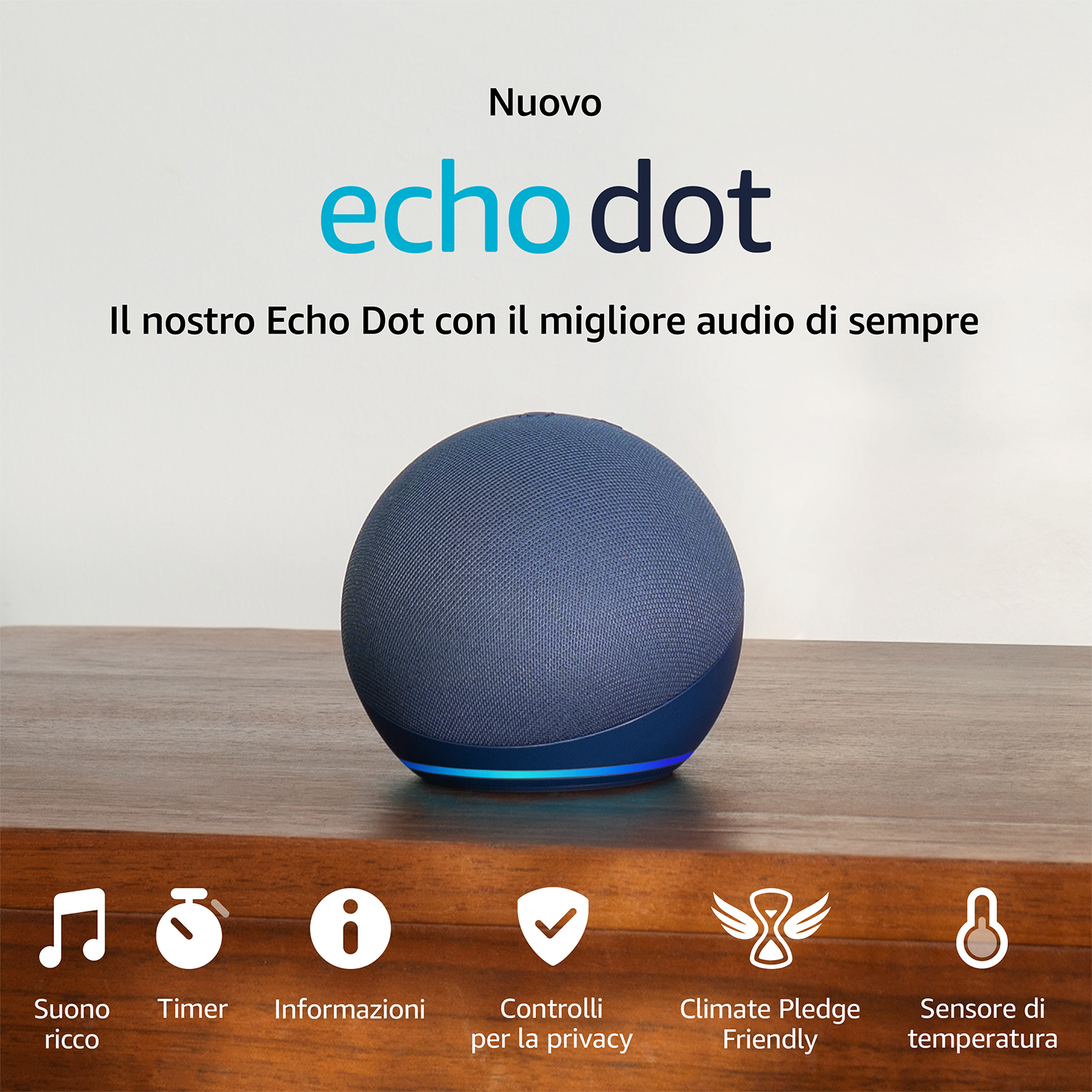 Un Echo Dot blu su un tavolo di legno con icone: suono, timer, info, privacy, clima, sensore.