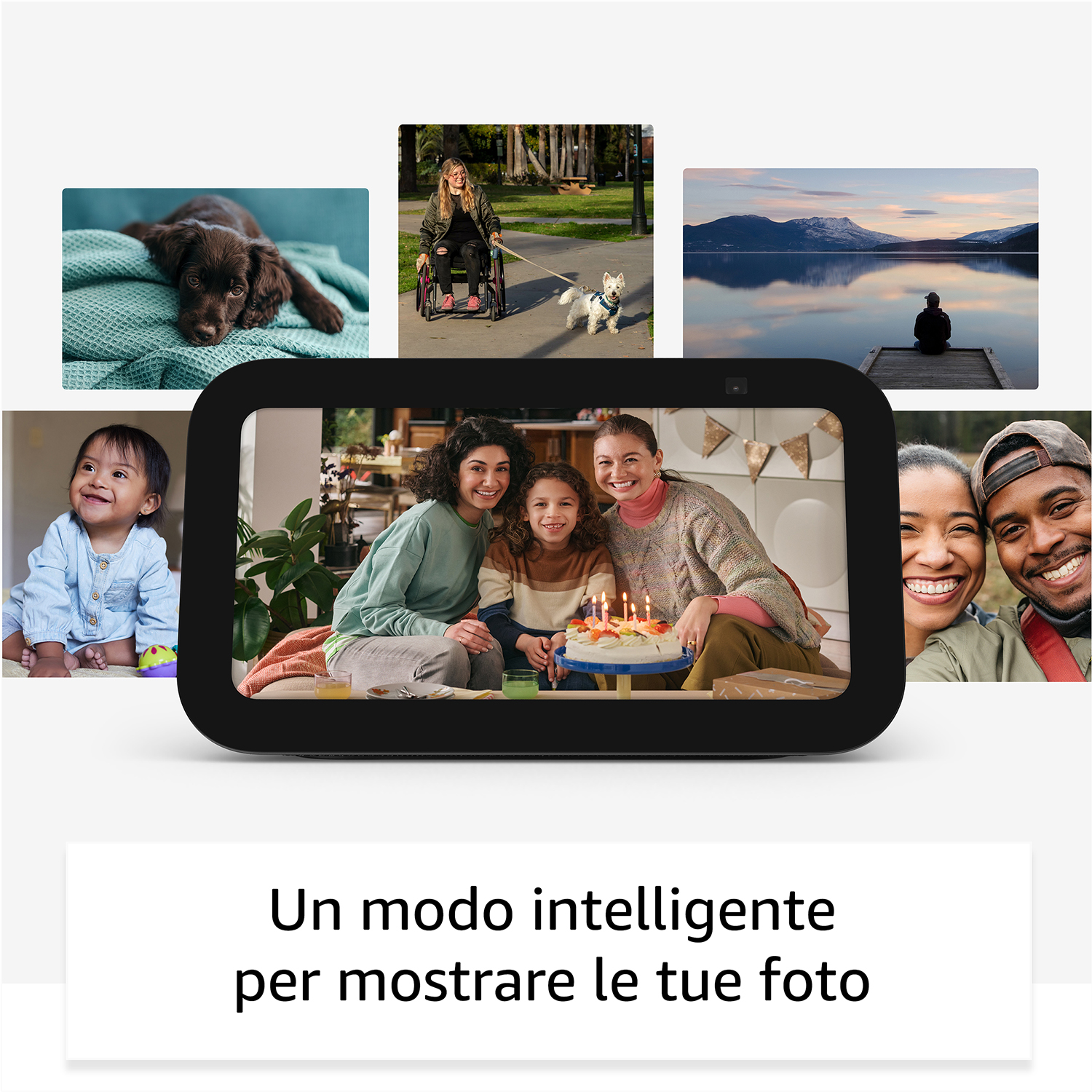 Un display smart mostra foto di un cane, donna in carrozzina, paesaggio, bambino e famiglia con torta.