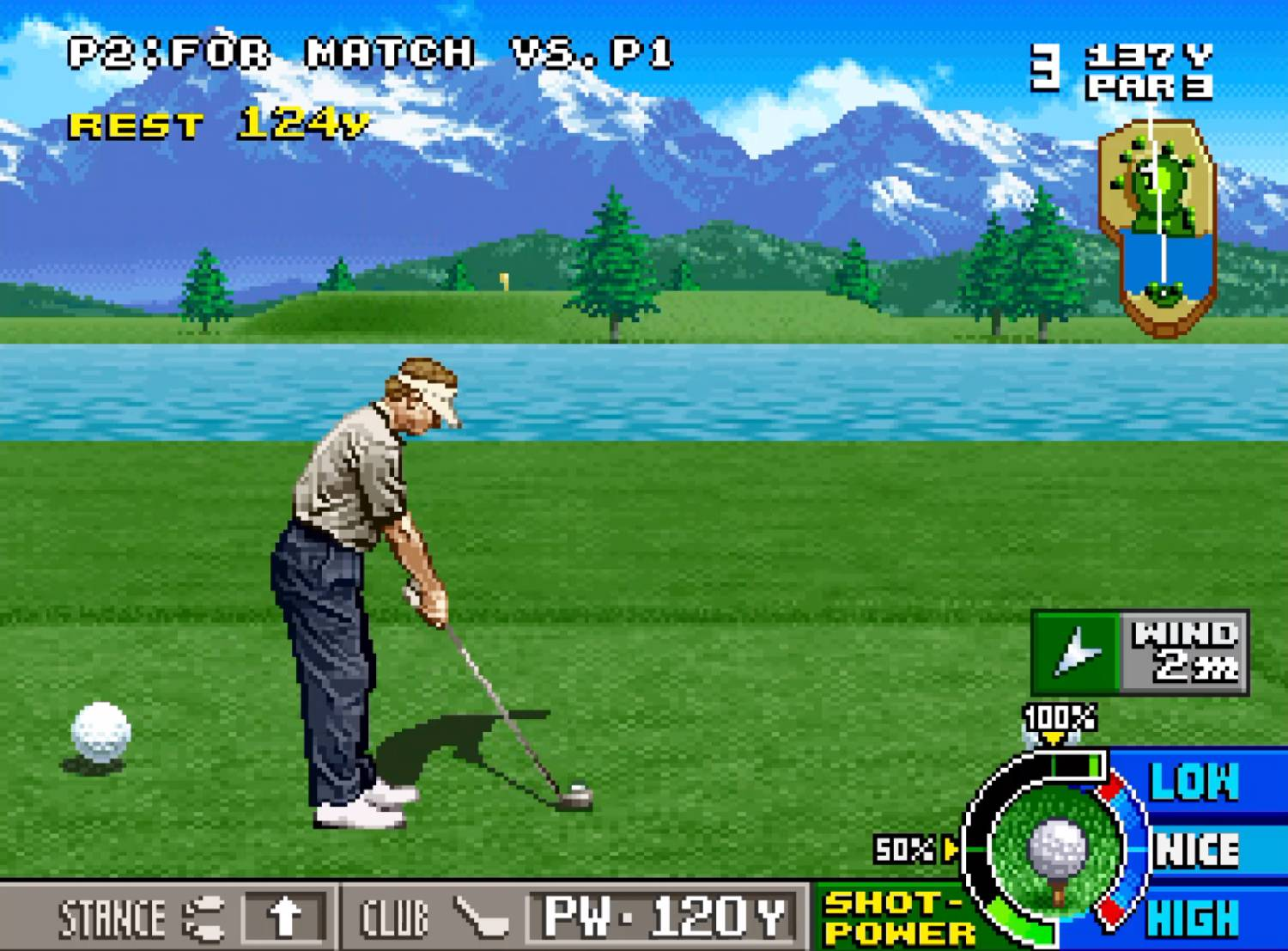 Un hombre juega al golf en un campo verde con un lago y montañas al fondo.