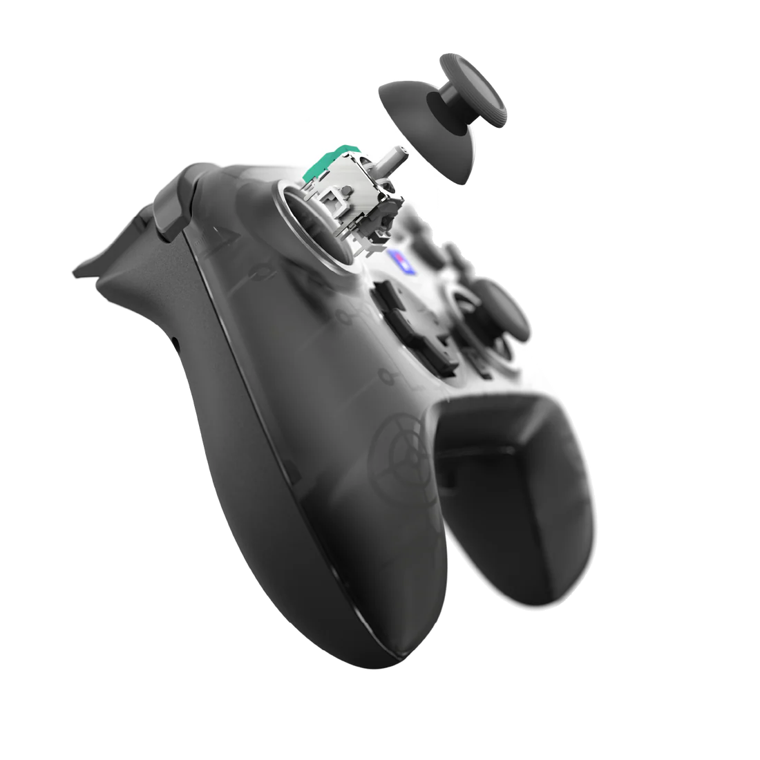 Vista explosionada de un mando de videojuegos negro transparente con componentes internos visibles.