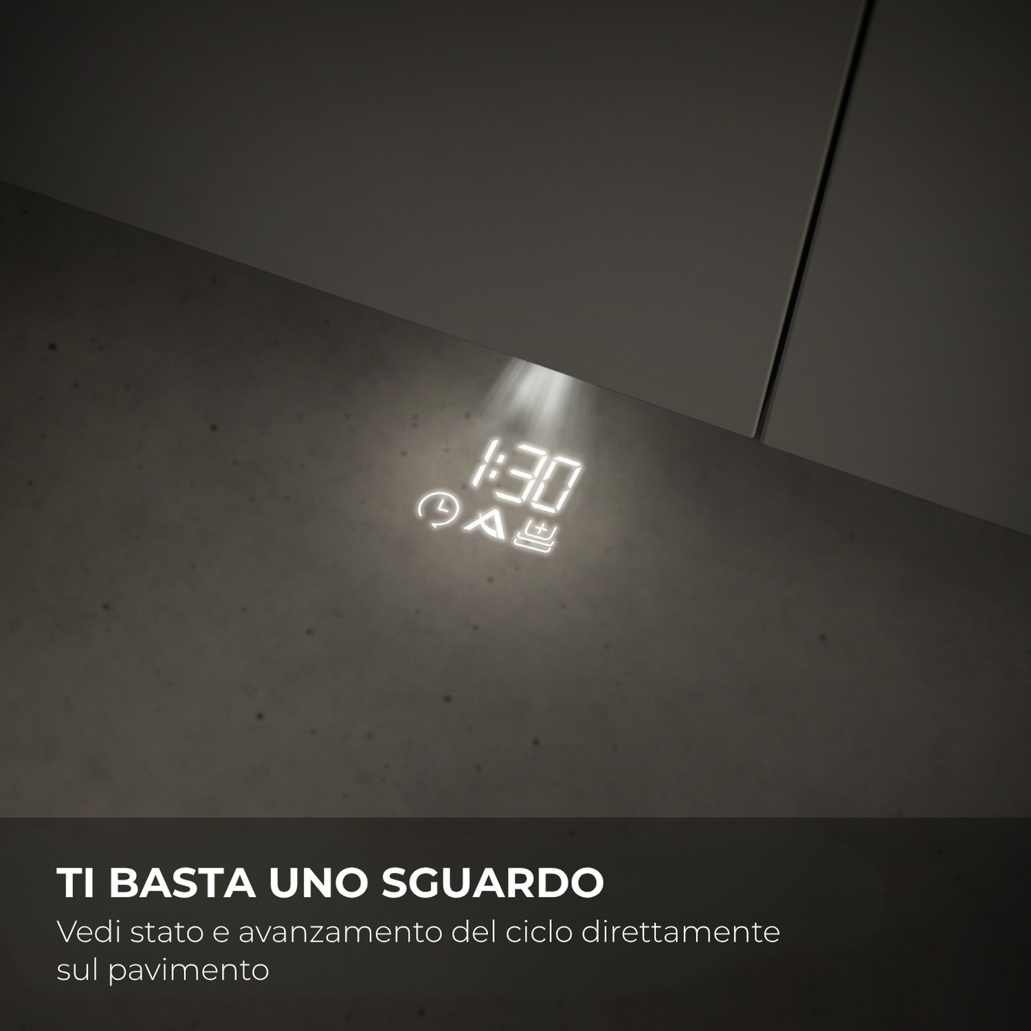 Un raggio di luce proietta l'ora 1:30 e simboli su un pavimento in cemento.