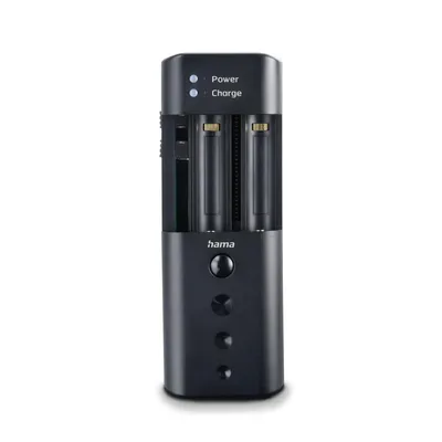 Cargador de baterías negro con espacio para cuatro baterías. Indicadores de encendido y carga.