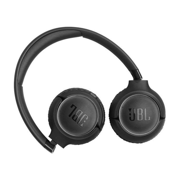 Auriculares JBL negros con diadema acolchada, sobre fondo negro.