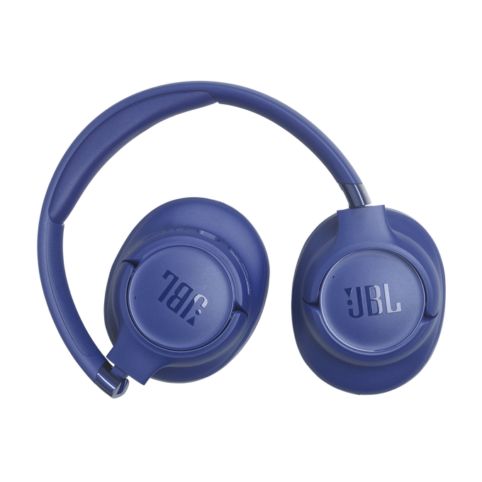 Un par de auriculares JBL azules con copas circumaurales.