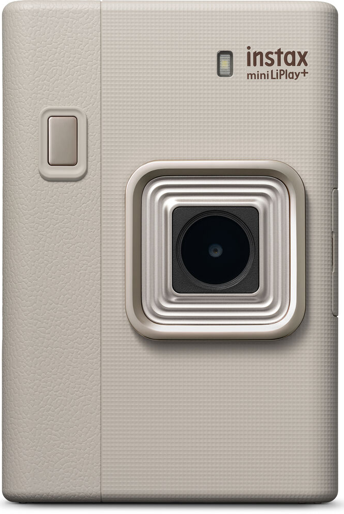 Egy bézs színű Instax Mini LiPlay+ kamera ezüst lencserámával és vakuval.