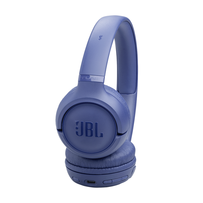 Unos auriculares JBL azules con almohadillas y diadema.