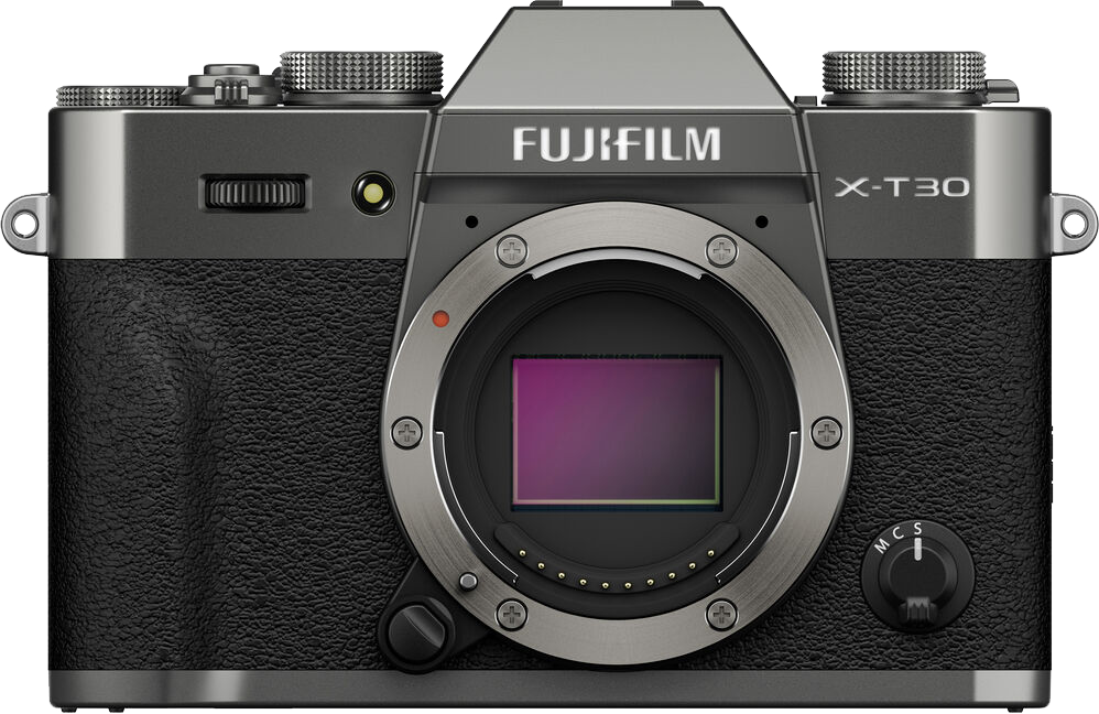 Szürke FUJIFILM X-T30 fényképezőgép fekete markolattal és látható szenzorral.
