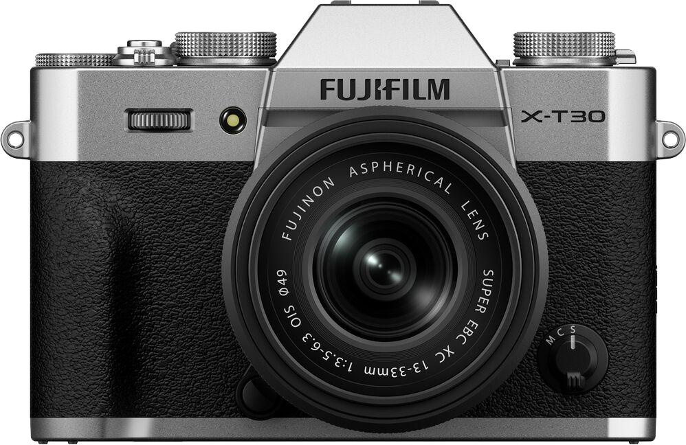 Ezüst Fujifilm X-T30 fényképezőgép fekete texturált markolattal és Fujinon objektívvel.
