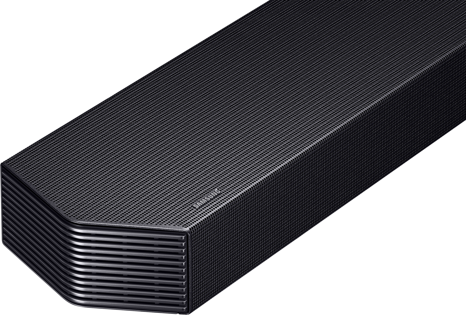 Schwarze Soundbar mit perforierter Oberfläche und gerillten Seiten.