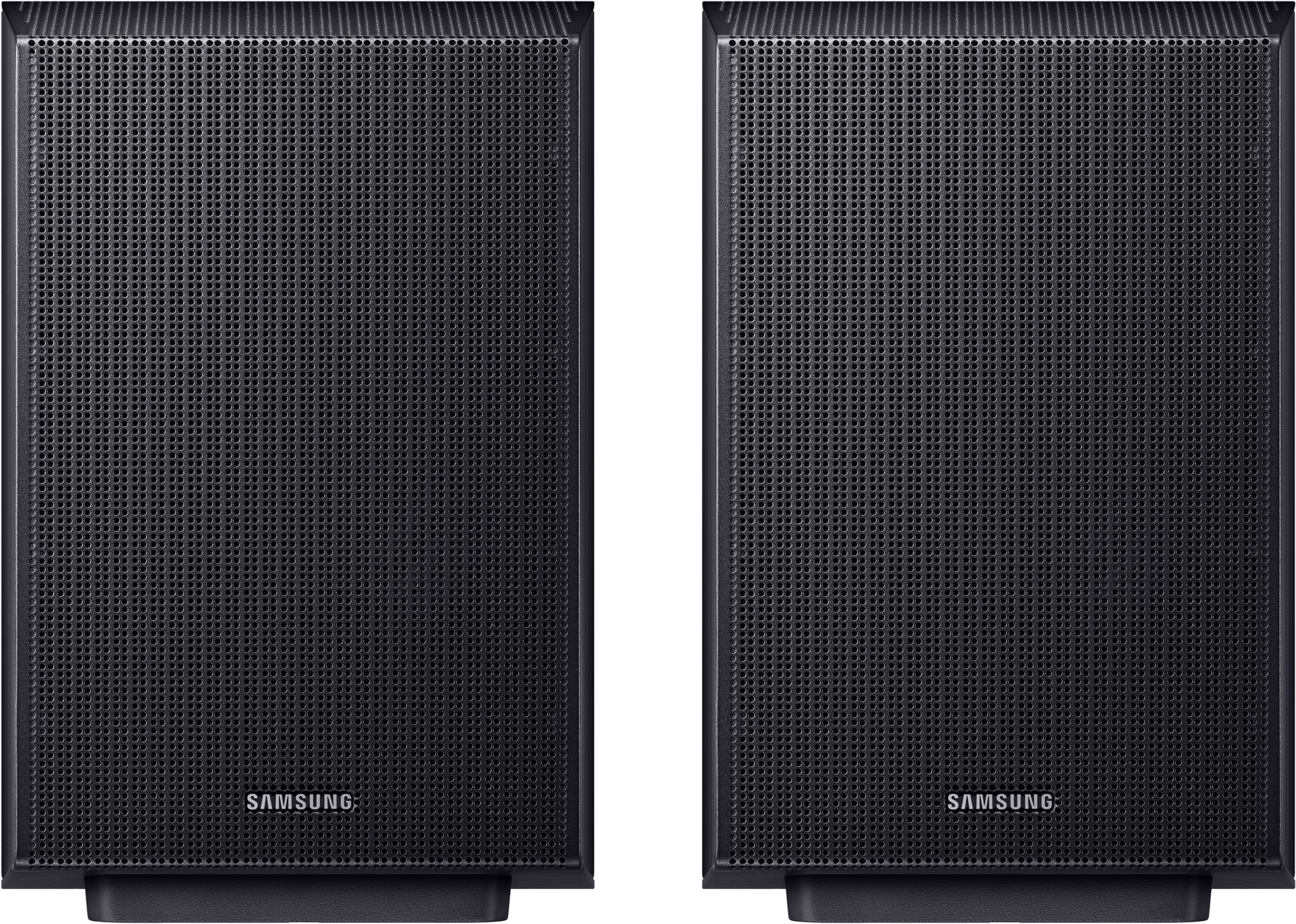 Zwei schwarze Samsung-Lautsprecher nebeneinander auf schwarzem Hintergrund.