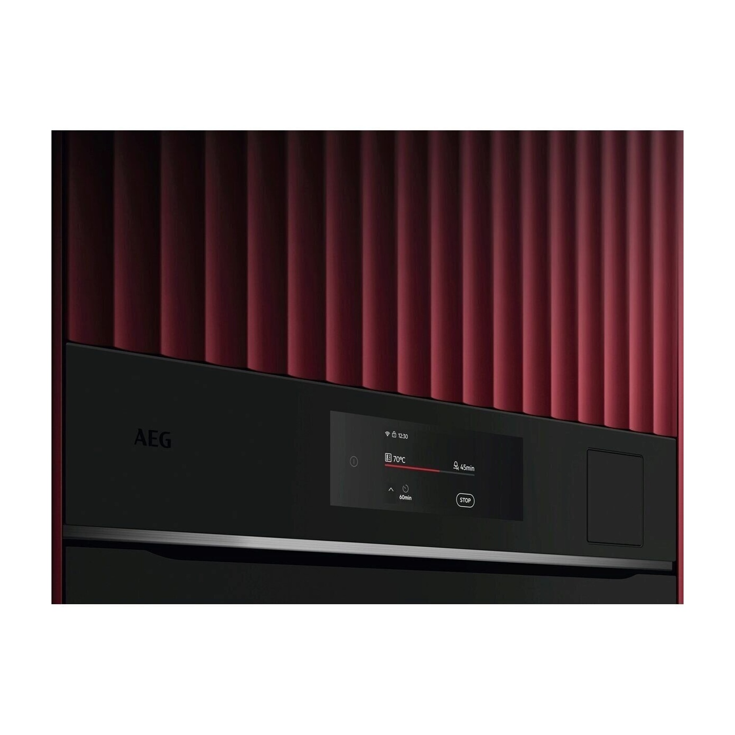 Forno AEG con pannello rosso a coste e display digitale che mostra 70°C e 45 min.