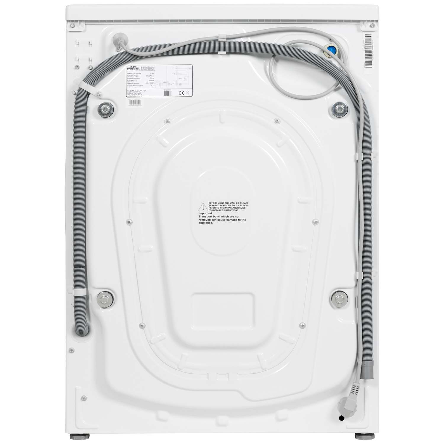 Achterkant van een witte wasmachine met slangen en een instructielabel.
