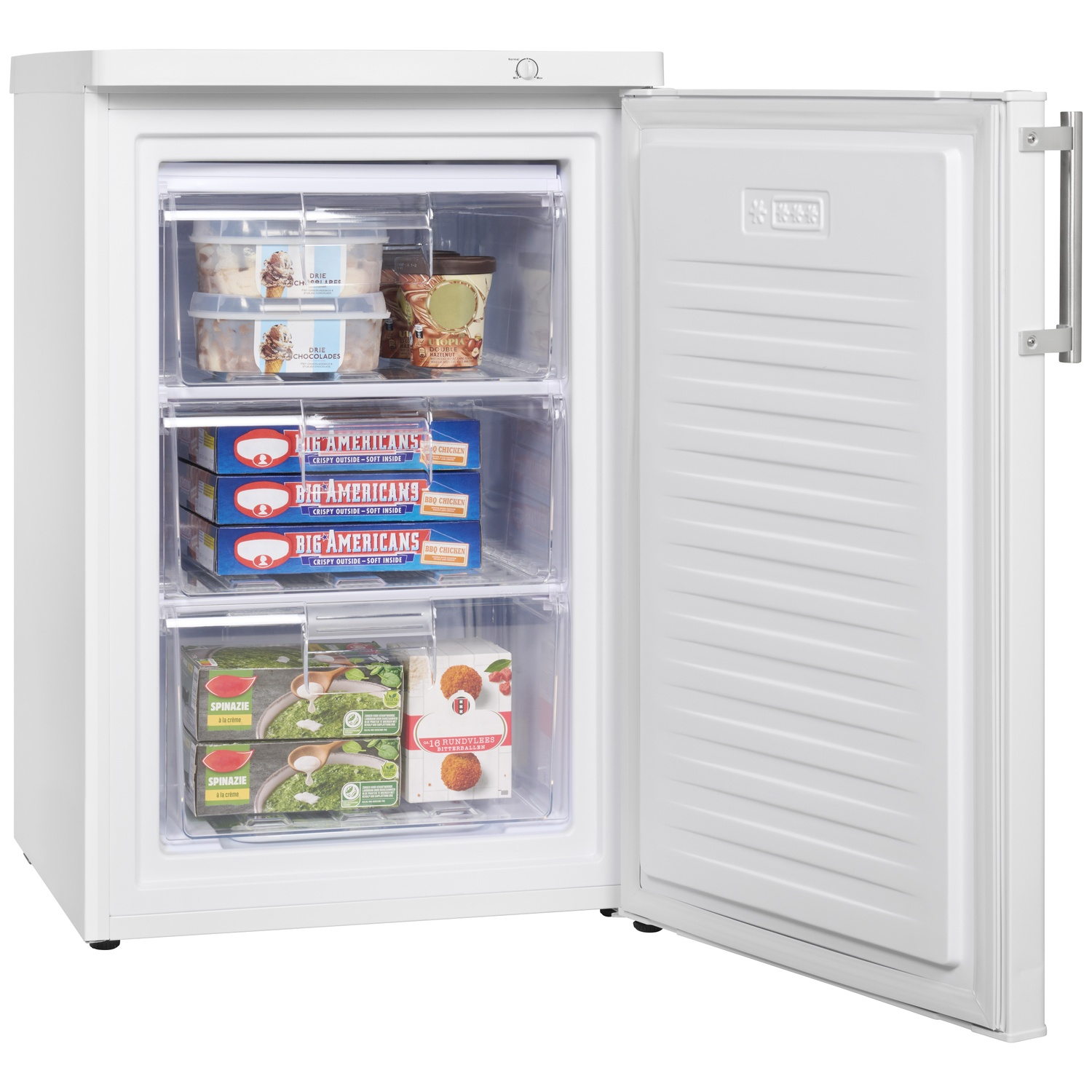 Un congélateur blanc porte ouverte, rempli de glace, poulet et croquettes.