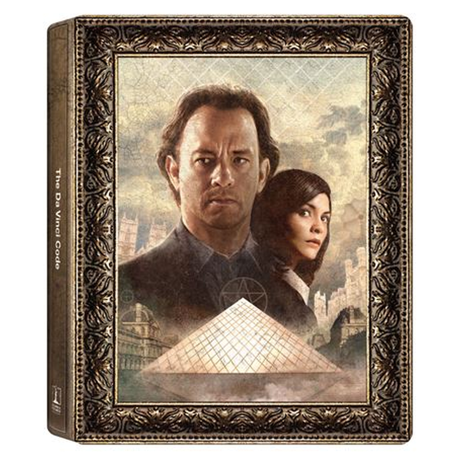 De Da Vinci Code-cover met Tom Hanks en Audrey Tautou voor een piramide.