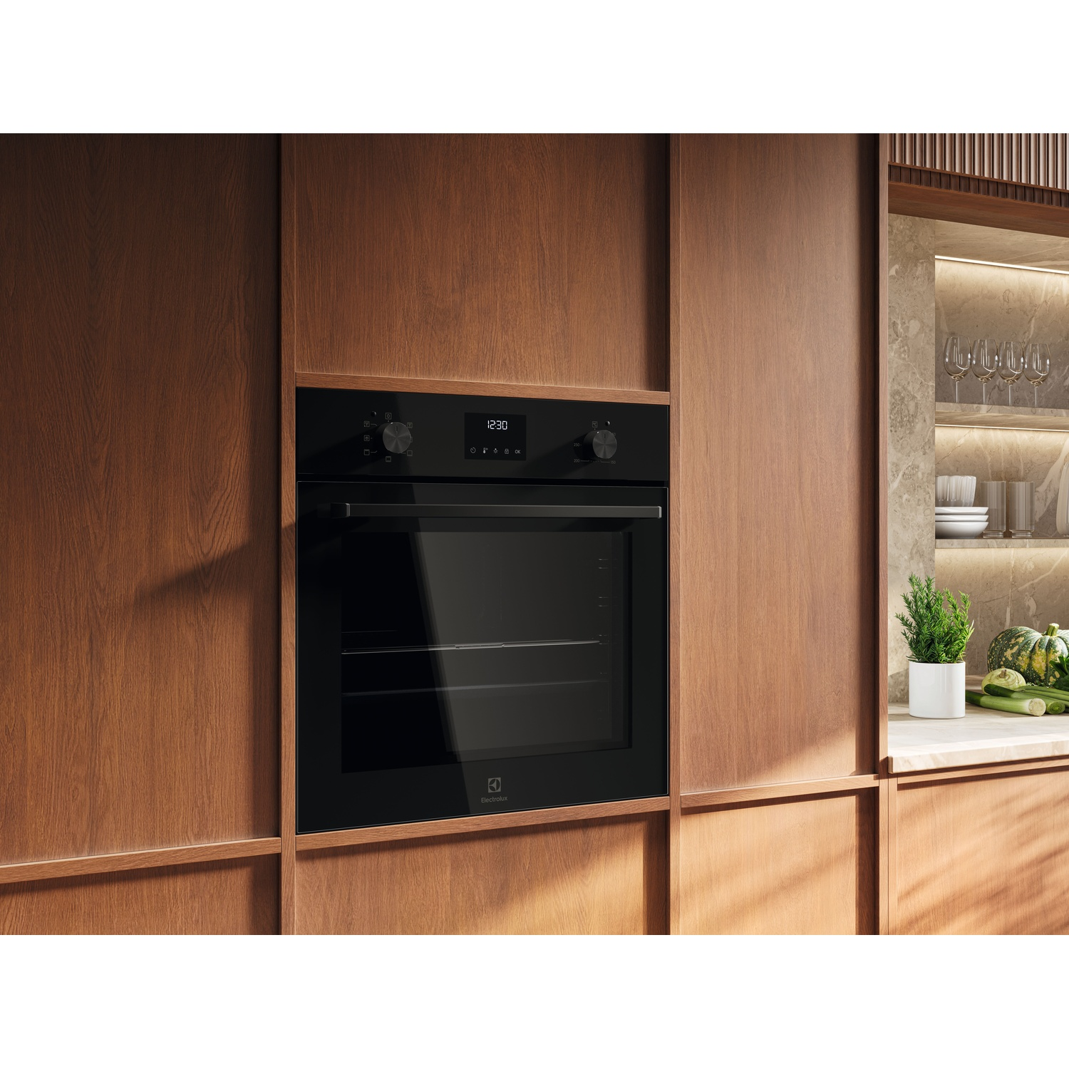 Forno da incasso moderno in mobili di legno con orologio digitale e bicchieri.