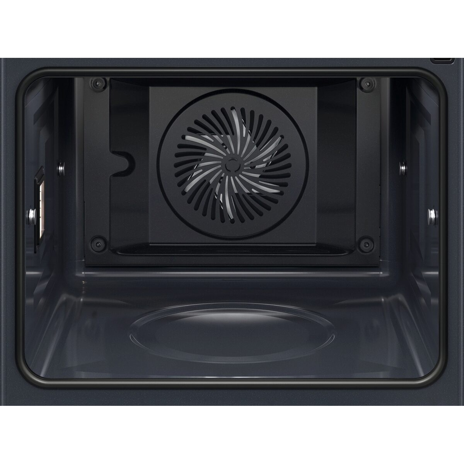 Interno di un forno scuro con ventola e base rotonda.