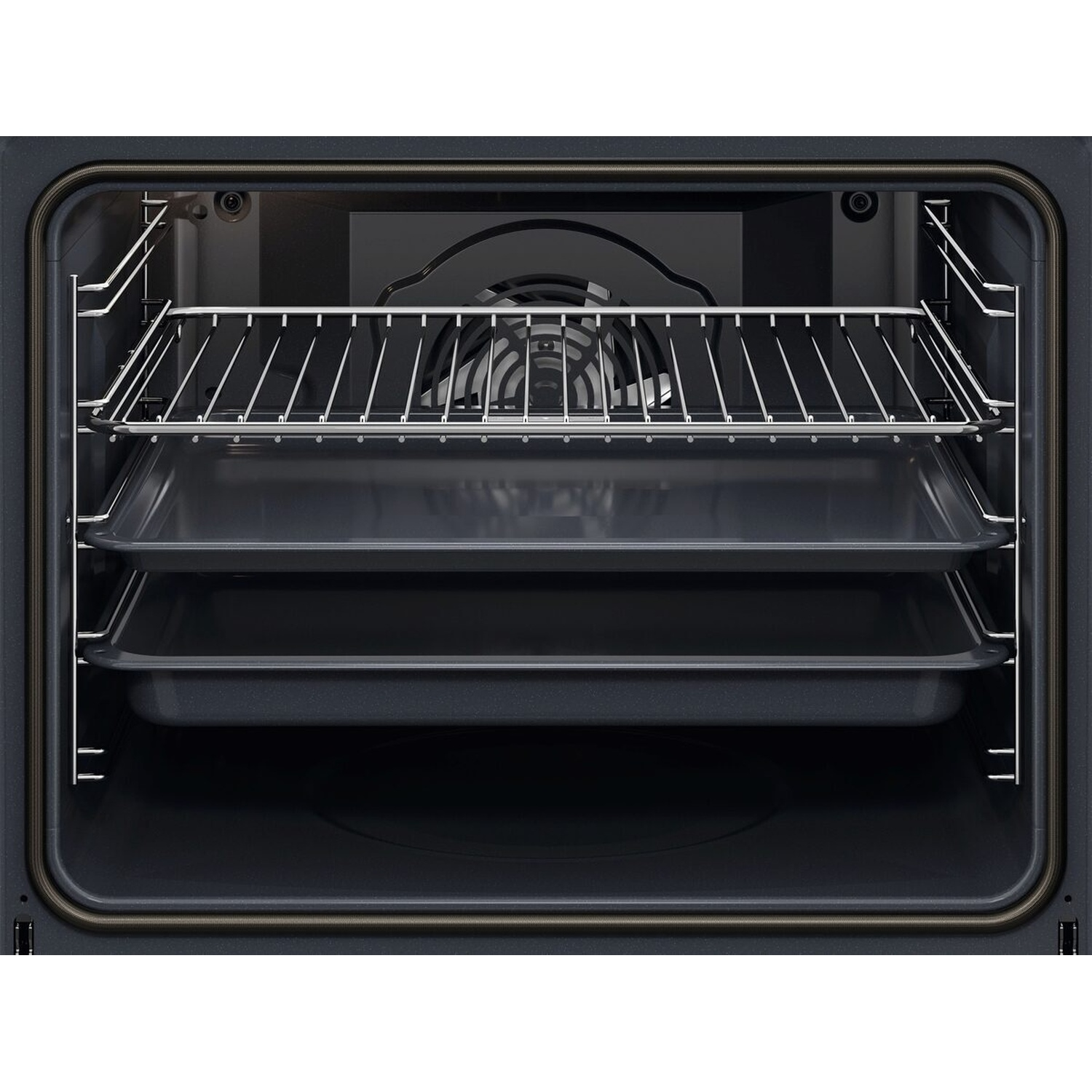 Interno di un forno con due griglie e una griglia del ventilatore.