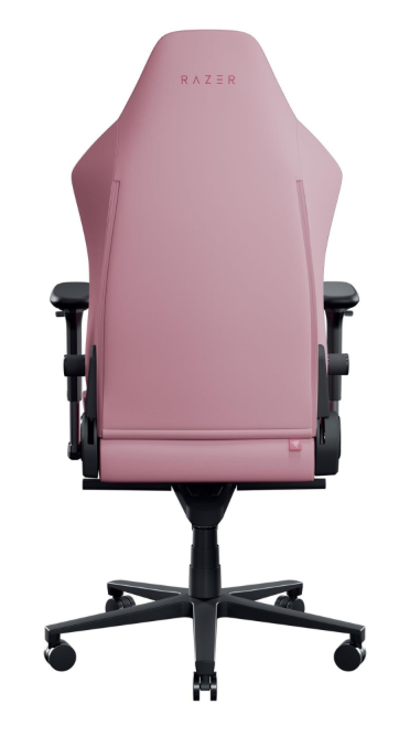 Widok z tyłu różowego fotela gamingowego Razer z czarnymi podłokietnikami i podstawą.