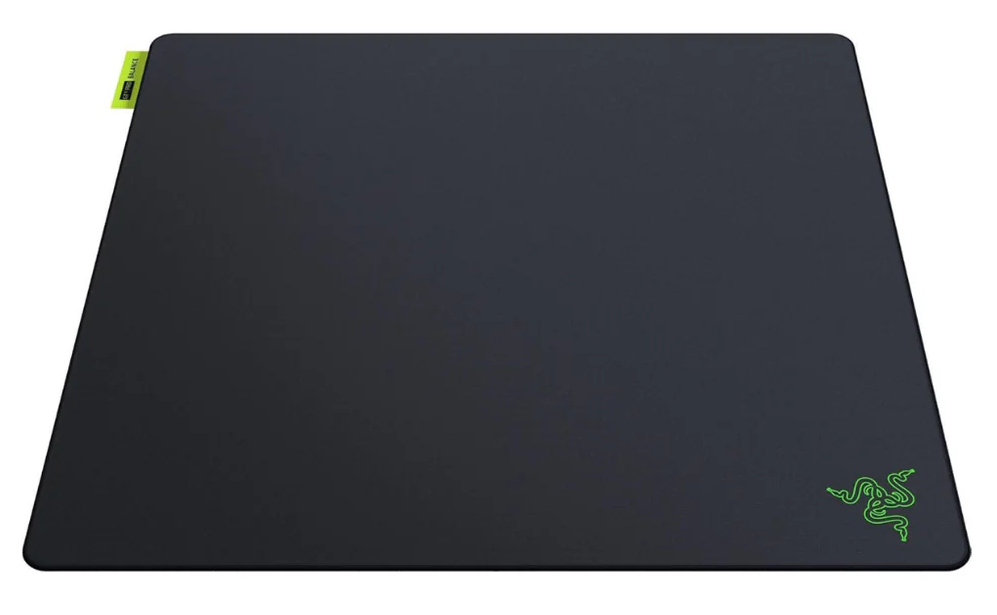 Czarna podkładka pod mysz z zielonym logo Razer i zieloną etykietą "Gamer Balance".