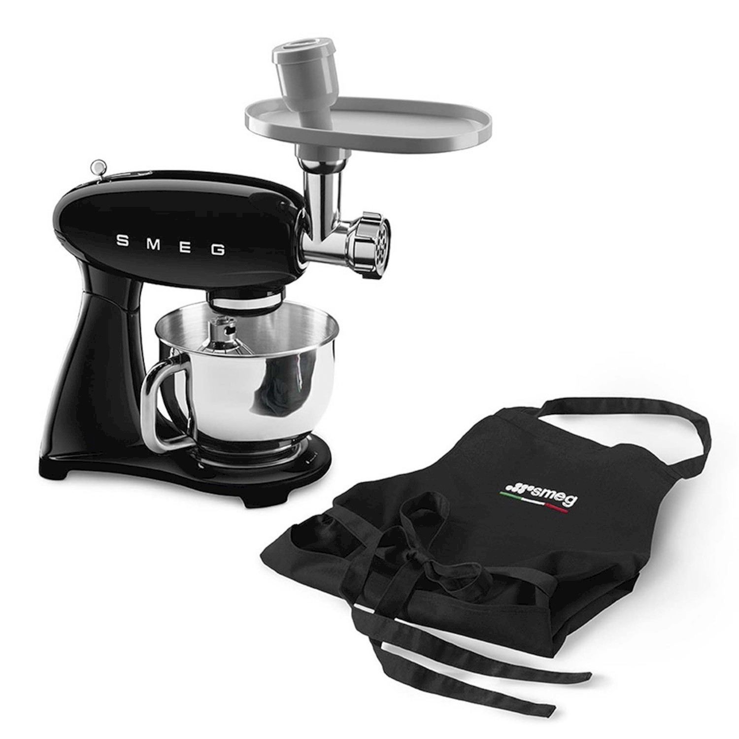 Sbattitore Smeg nero con tritacarne e grembiule nero accanto.