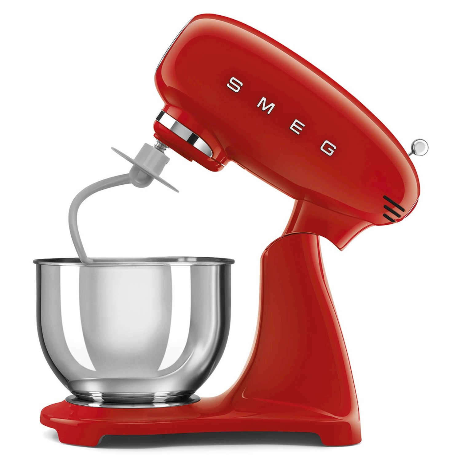 Un robot da cucina Smeg rosso con ciotola argentata e frusta grigia.