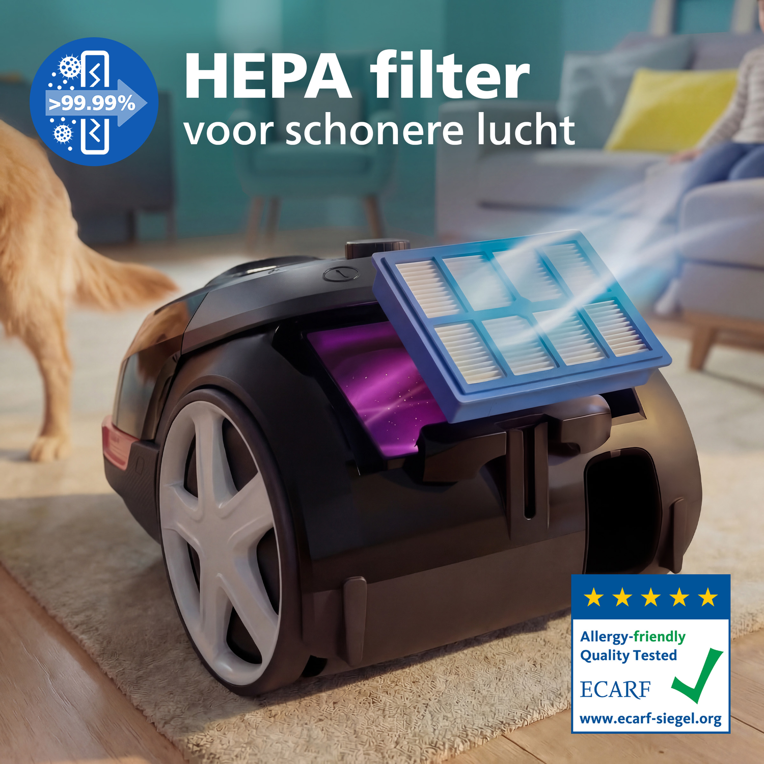 Stofzuiger met HEPA-filter en luchtkwaliteitskeurmerk. Hond op achtergrond.