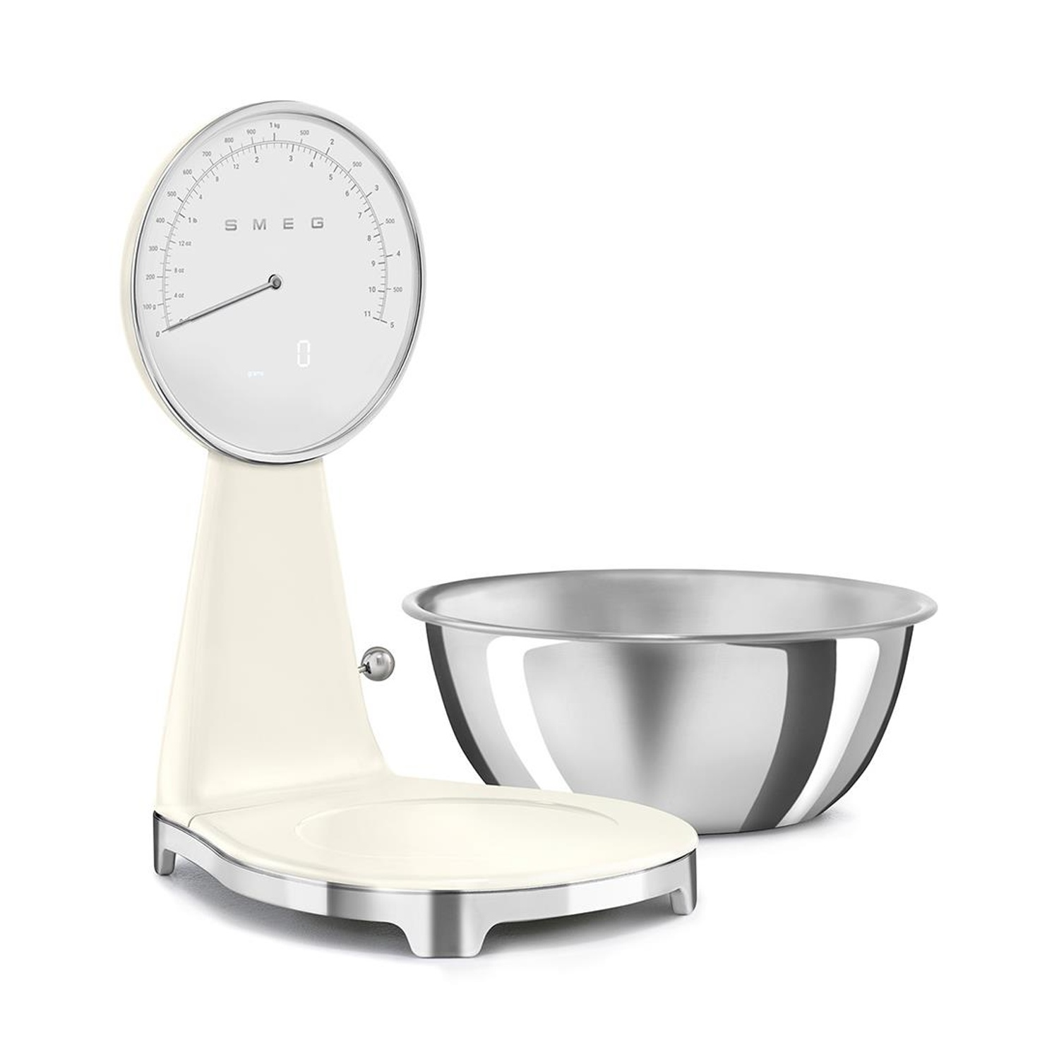 Bilancia da cucina retrò color crema con ciotola argentata su sfondo bianco.