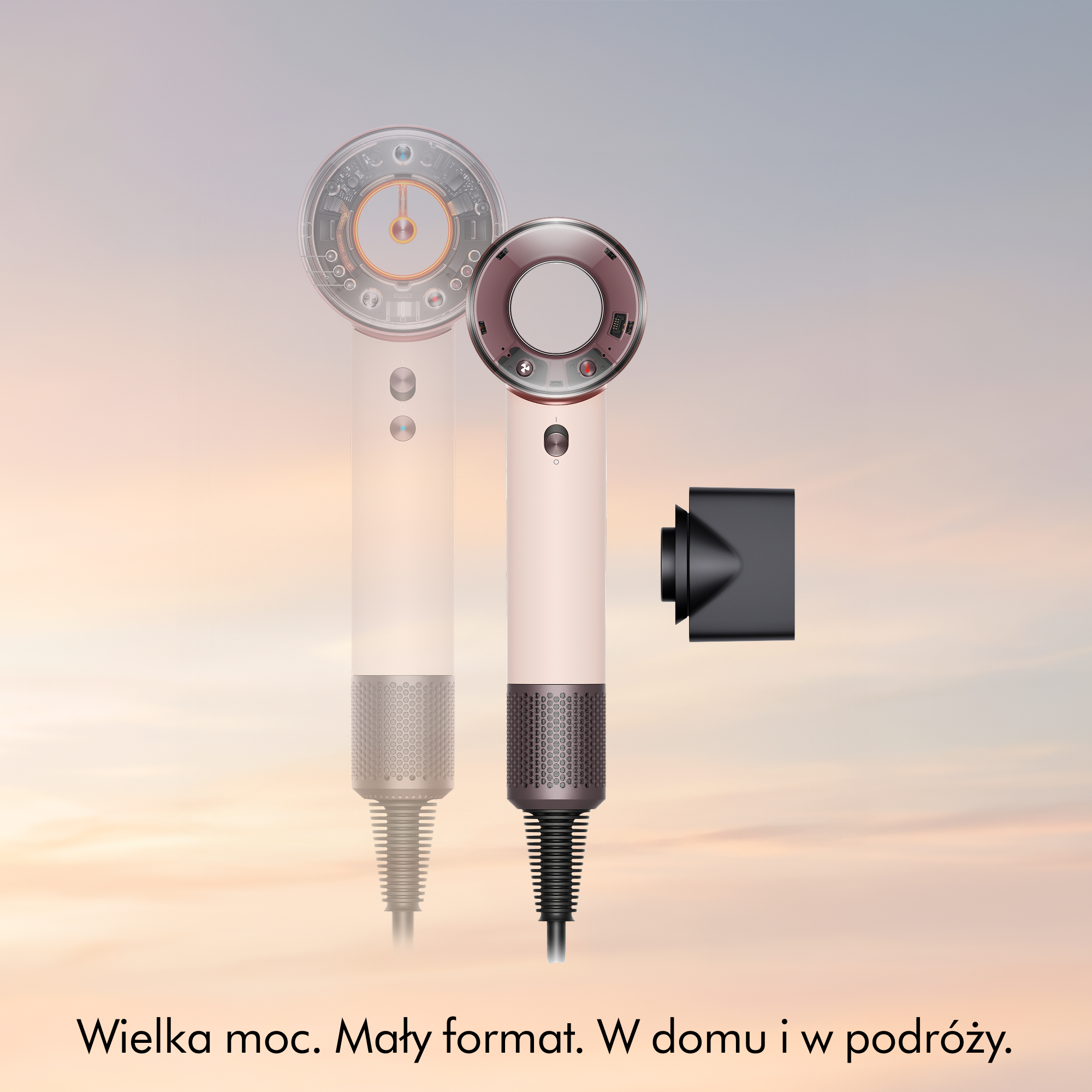 Dwa różowe suszarki do włosów, jedna przezroczysta, z akcesorium na tle nieba.