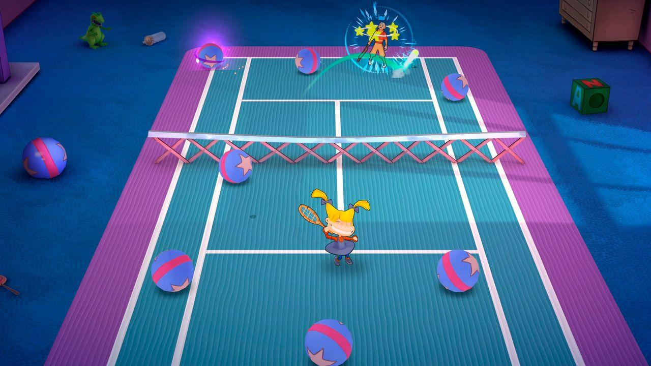 Zwei Zeichentrickfiguren spielen Tennis auf einem blauen Teppich mit lila und rosa Linien.