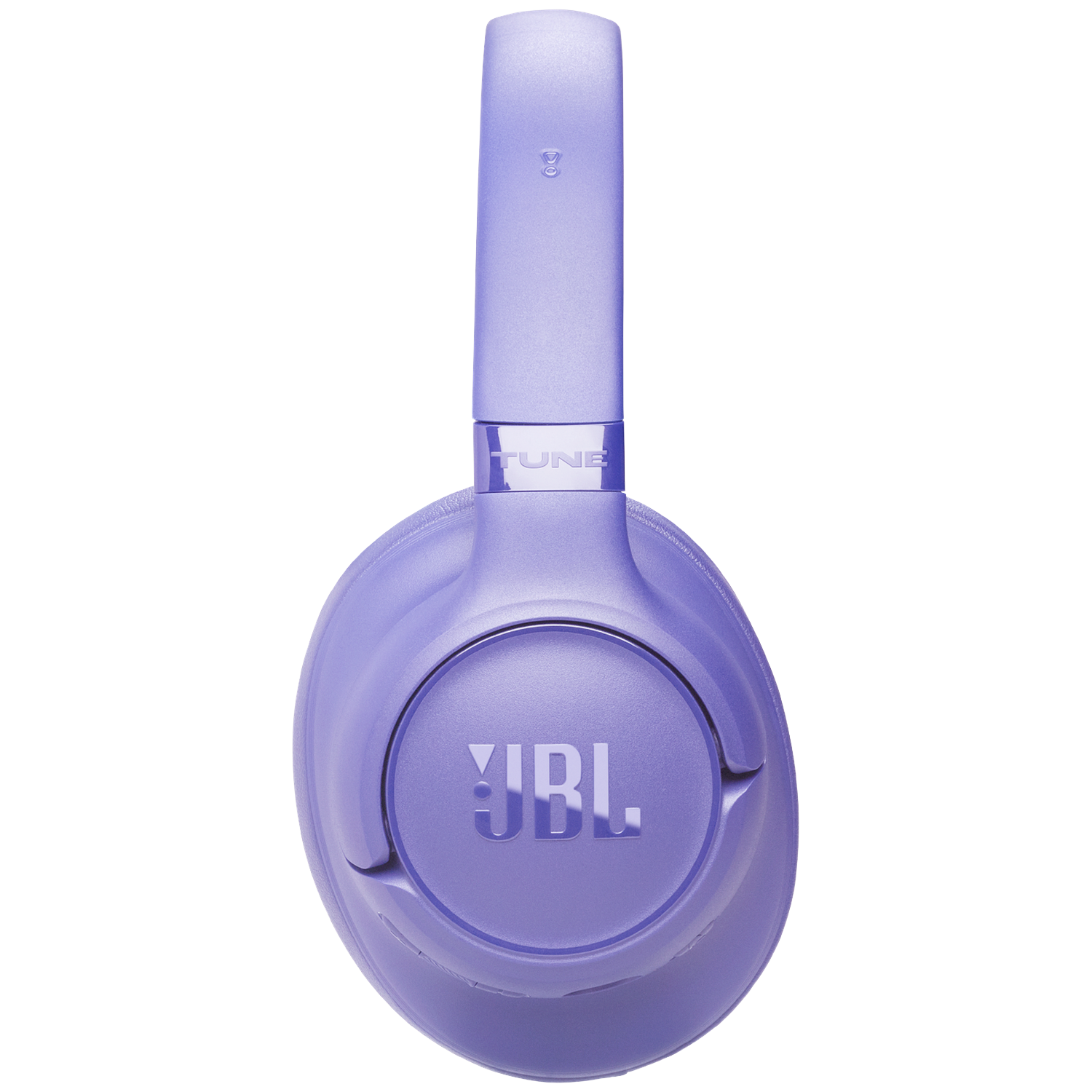 Close-up van een paarse JBL Tune koptelefoon met het JBL-logo op de oorschelp.