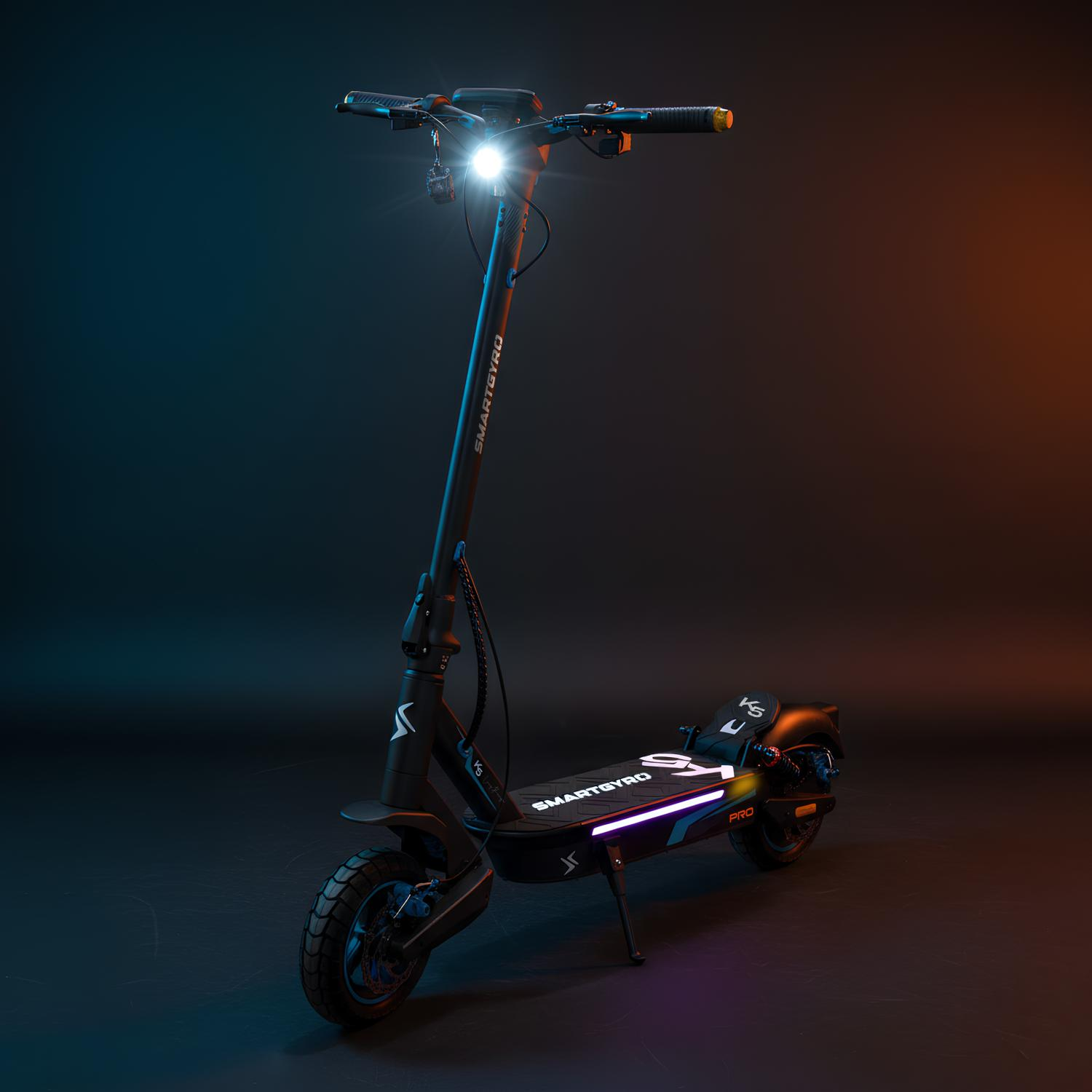 Un patinete eléctrico negro con luces y rayas reflectantes se alza sobre una superficie oscura.