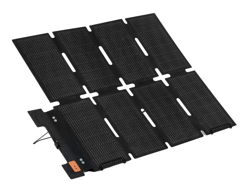 Czarny, składany panel słoneczny z sześcioma segmentami, oparty na stojaku.