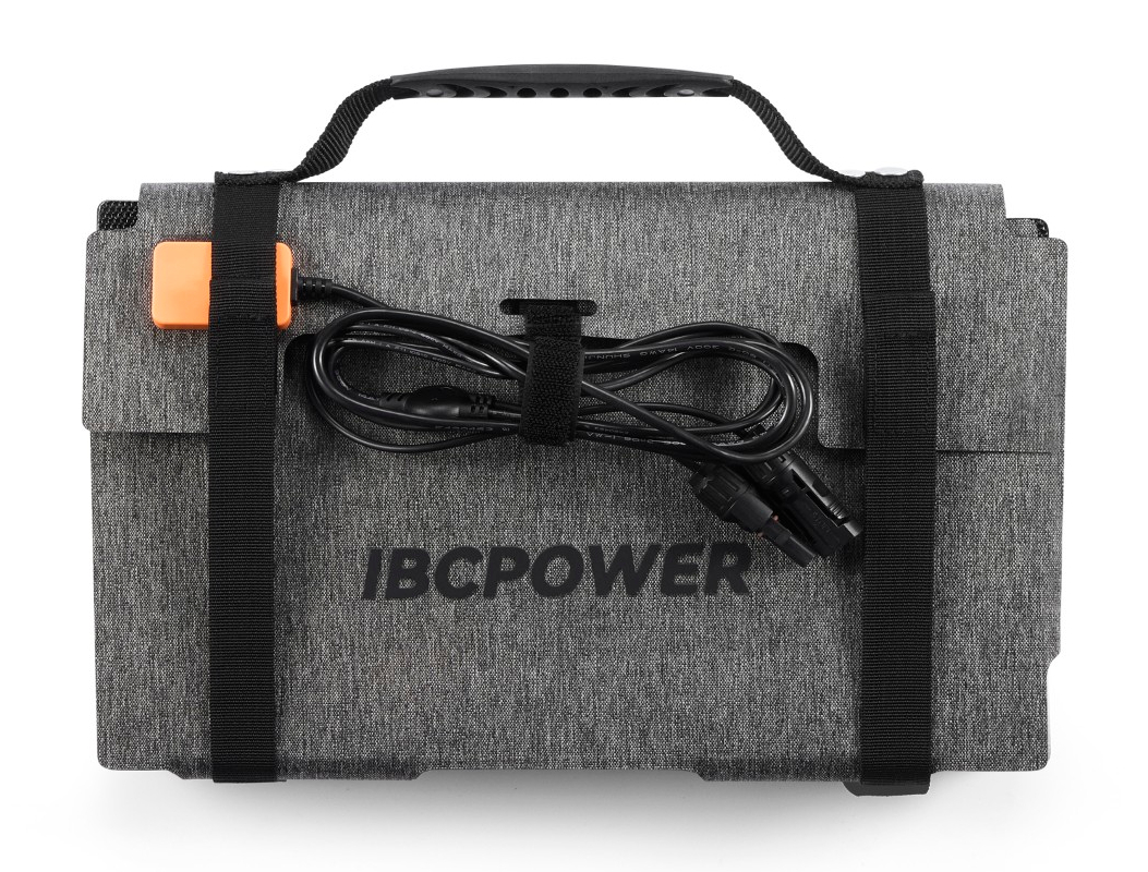 Szary składany panel słoneczny z czarnym uchwytem i kablami. Logo IBCPOWER.