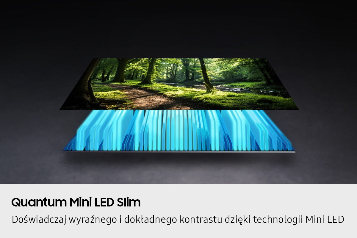 Leśna ścieżka z drzewami i strumieniem, oświetlona niebieskim światłem.