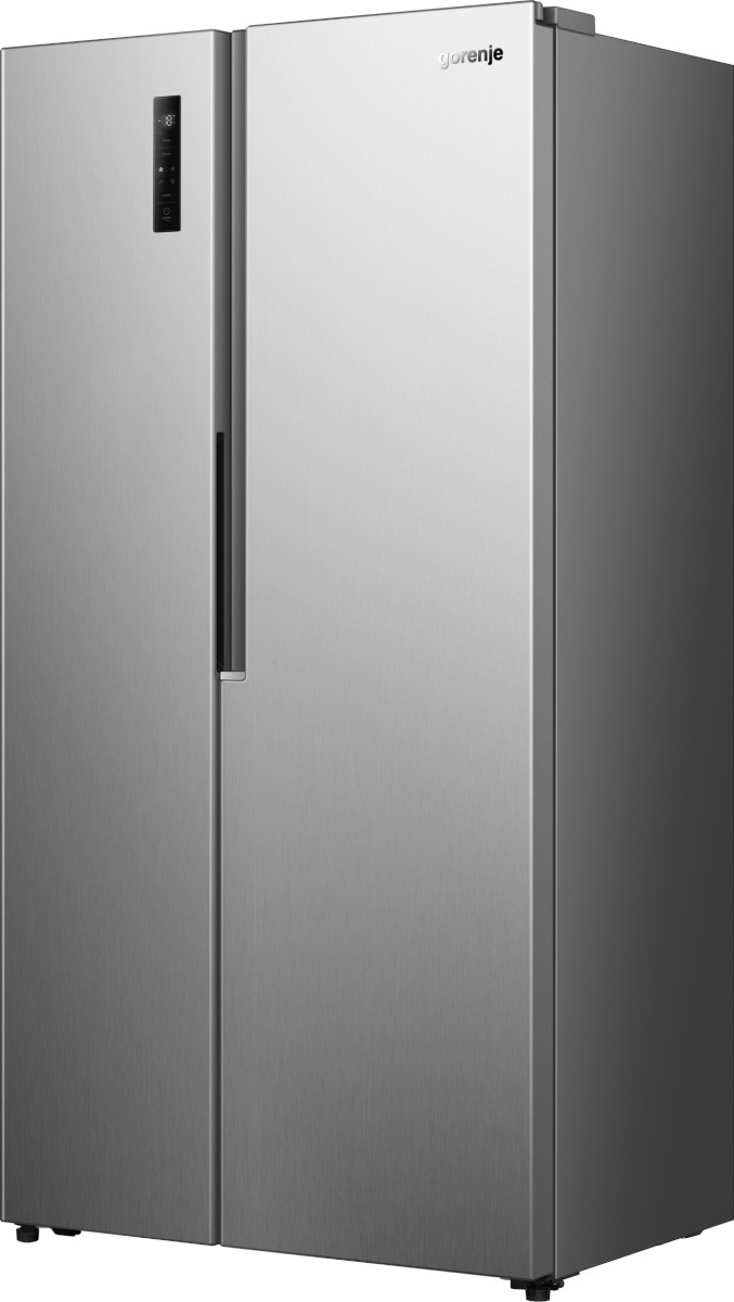 Srebrna dwudrzwiowa lodówka Gorenje z cyfrowym wyświetlaczem.