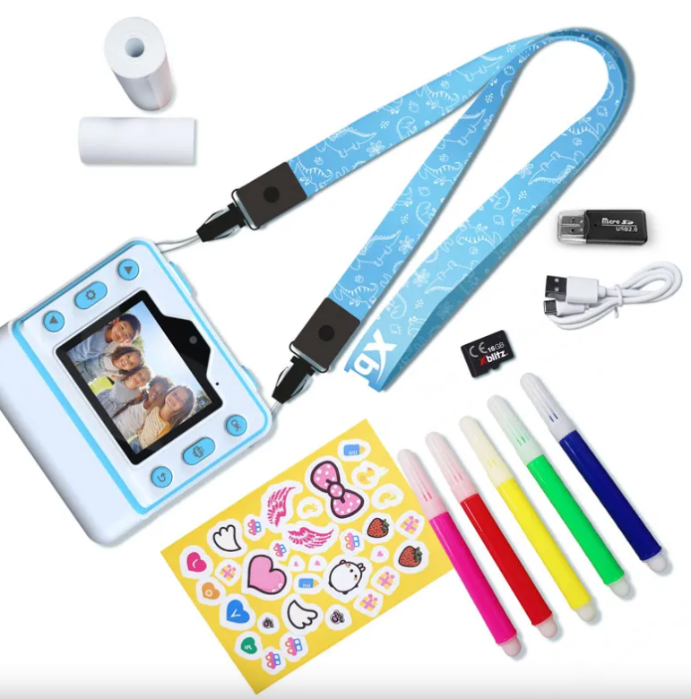 Zestaw aparatu dla dzieci z smyczą, naklejkami, pisakami, kablem USB i kartą pamięci.