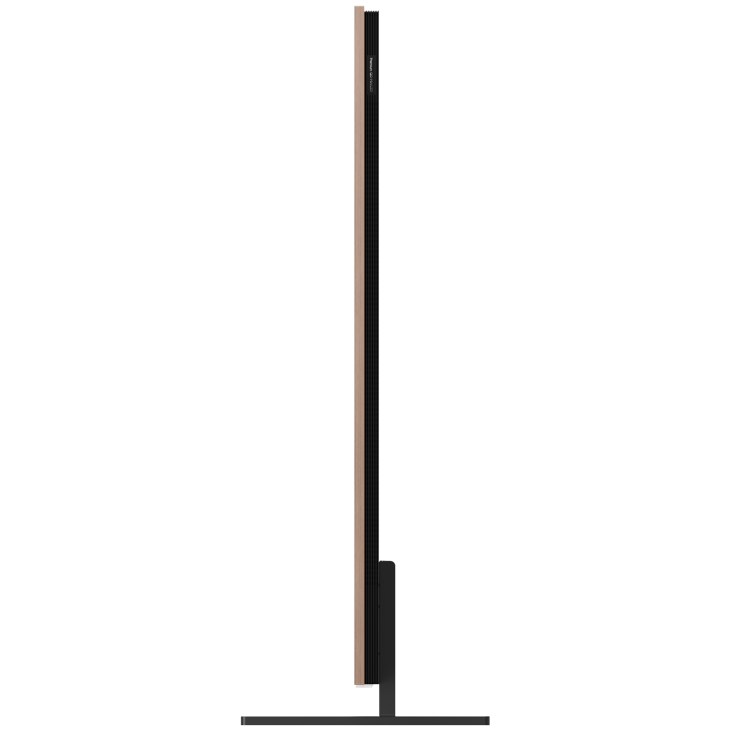 Een slanke zwarte tv met een houten frame aan de zijkant, op een zwarte voet.