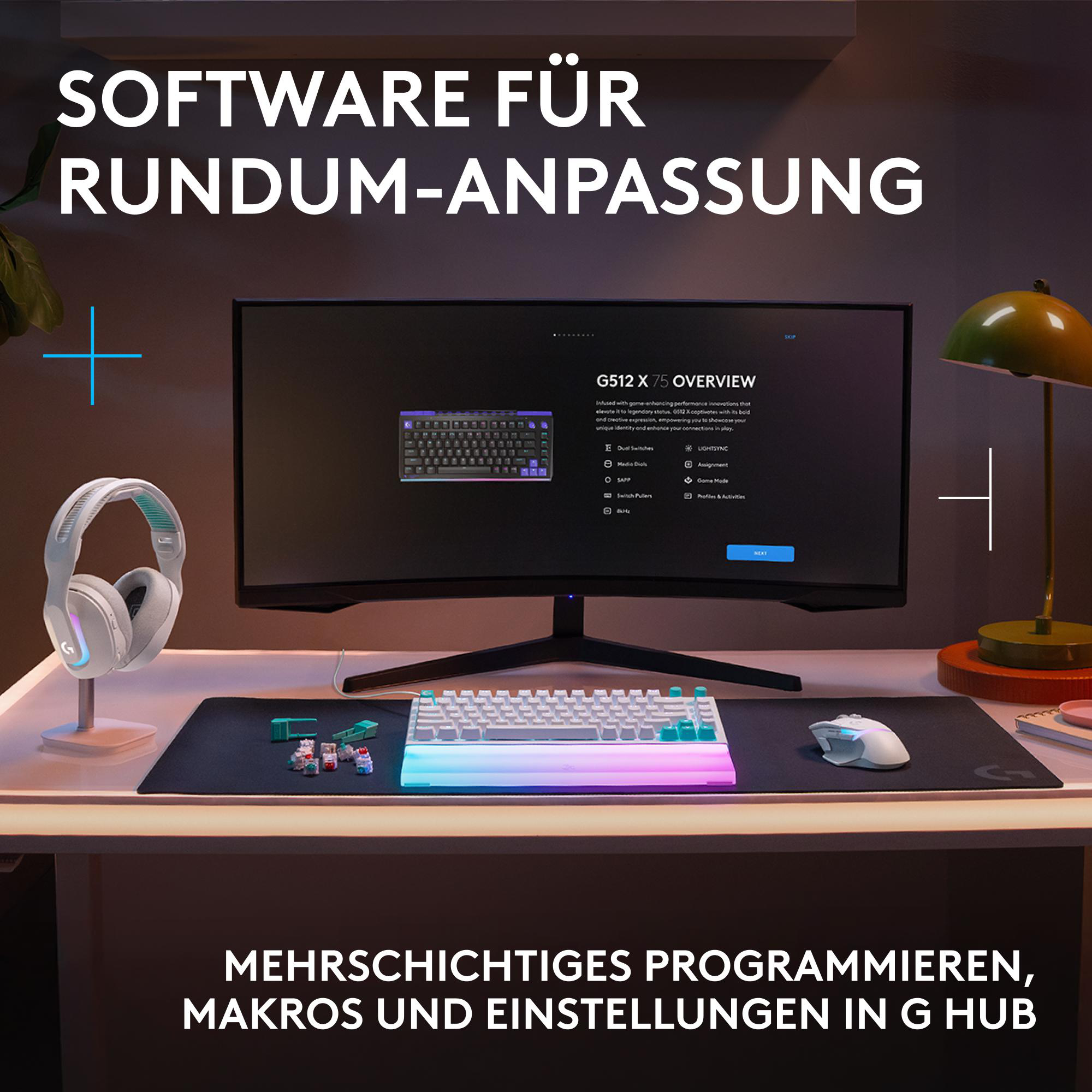 Gaming-Setup mit Kopfhörern, Maus, Tastatur und Monitor, Software-Oberfläche.