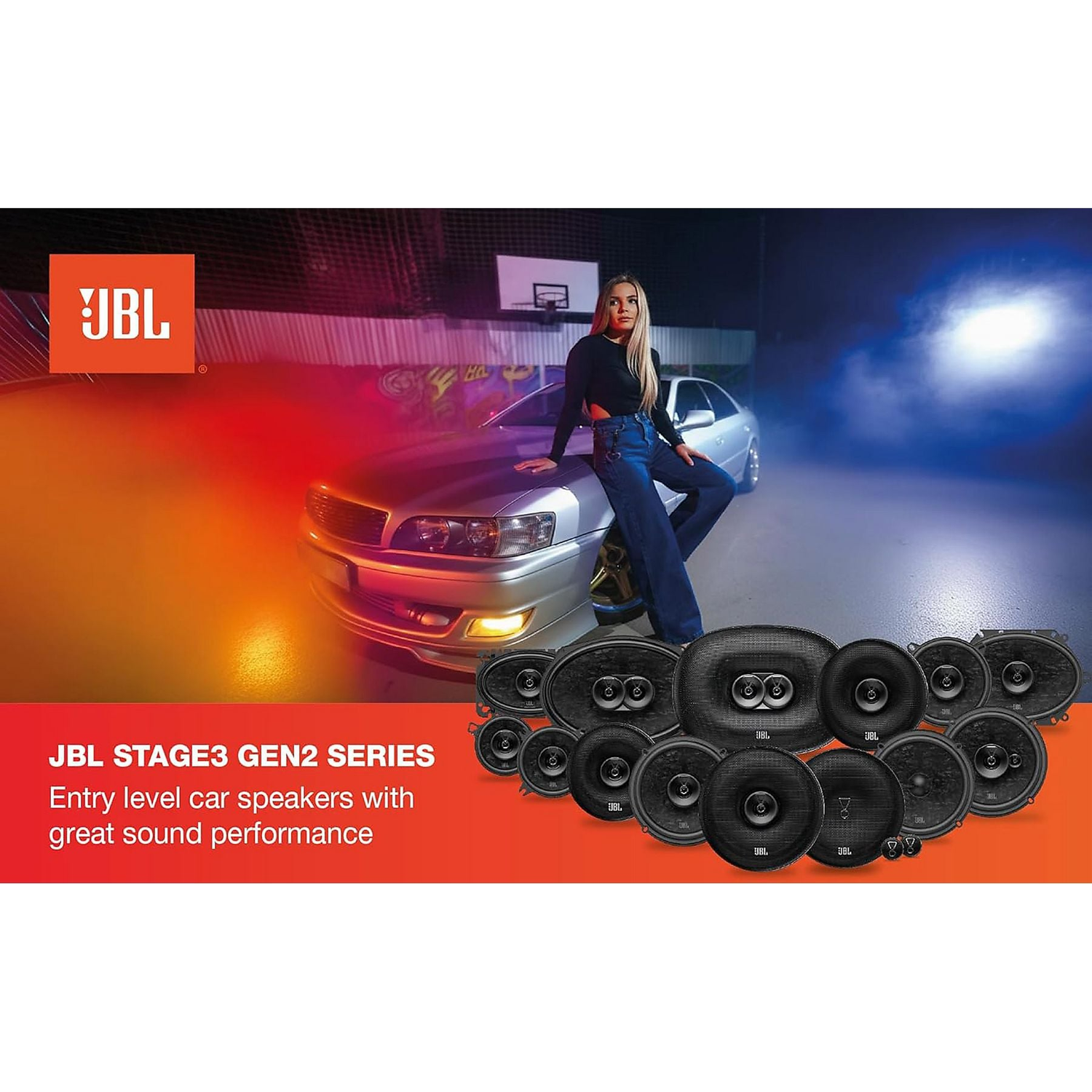 JBL autoluidsprekers voor een auto met een vrouw en blauwe verlichting.