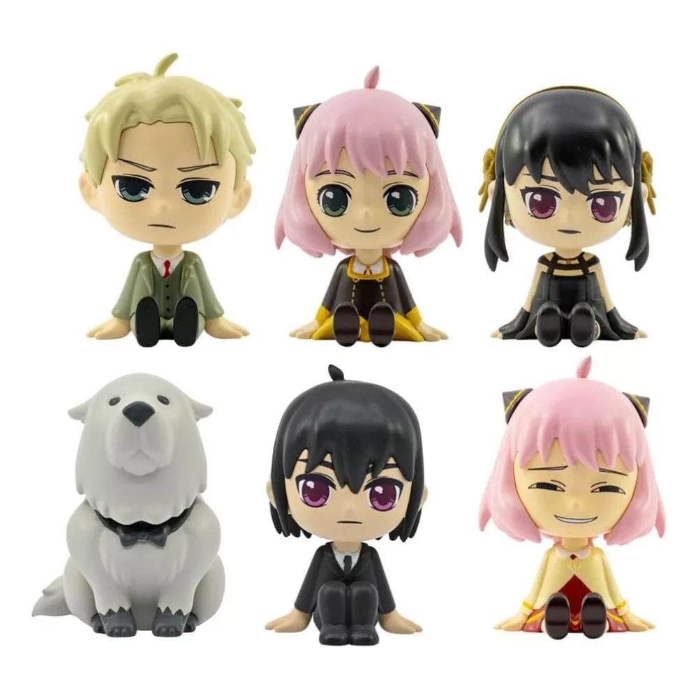 Hat anime figura: férfi, nő, gyerek, kutya és két gyerek.