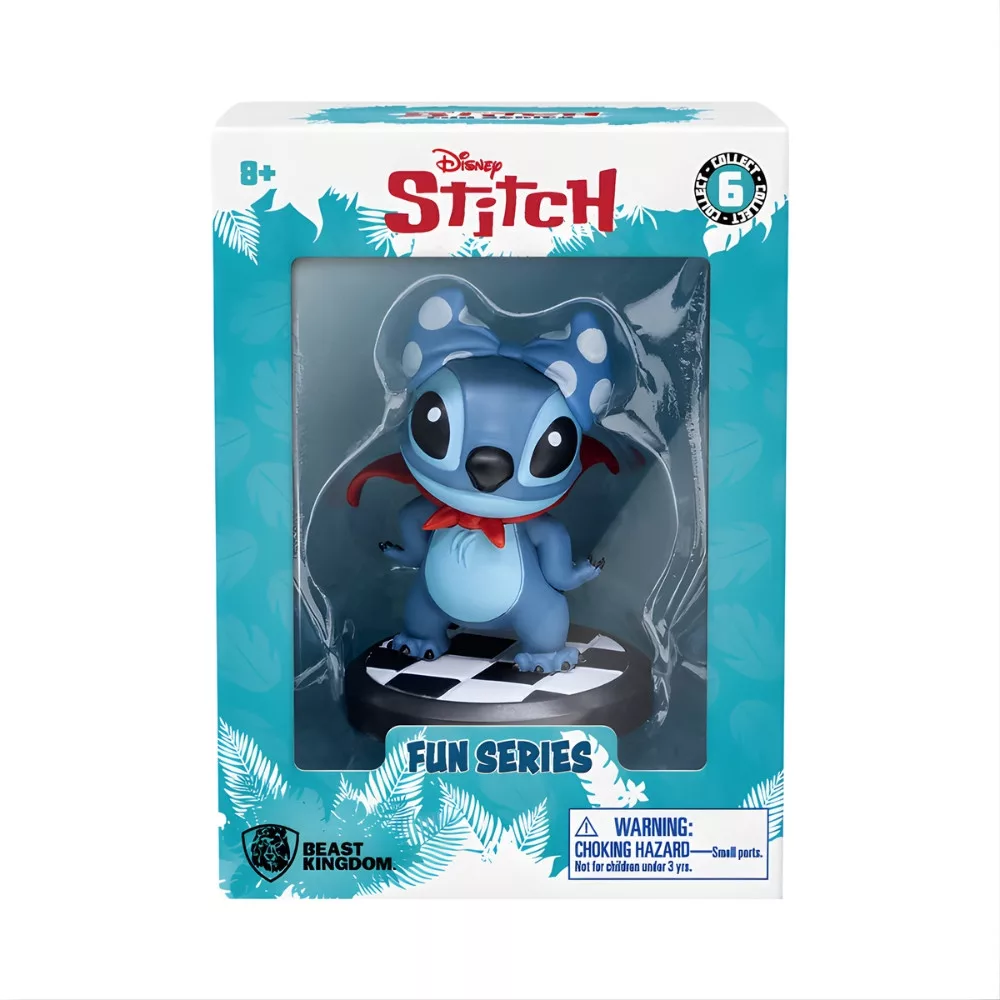 Kék Stitch figura pöttyös fülekkel és piros sállal egy dobozban.