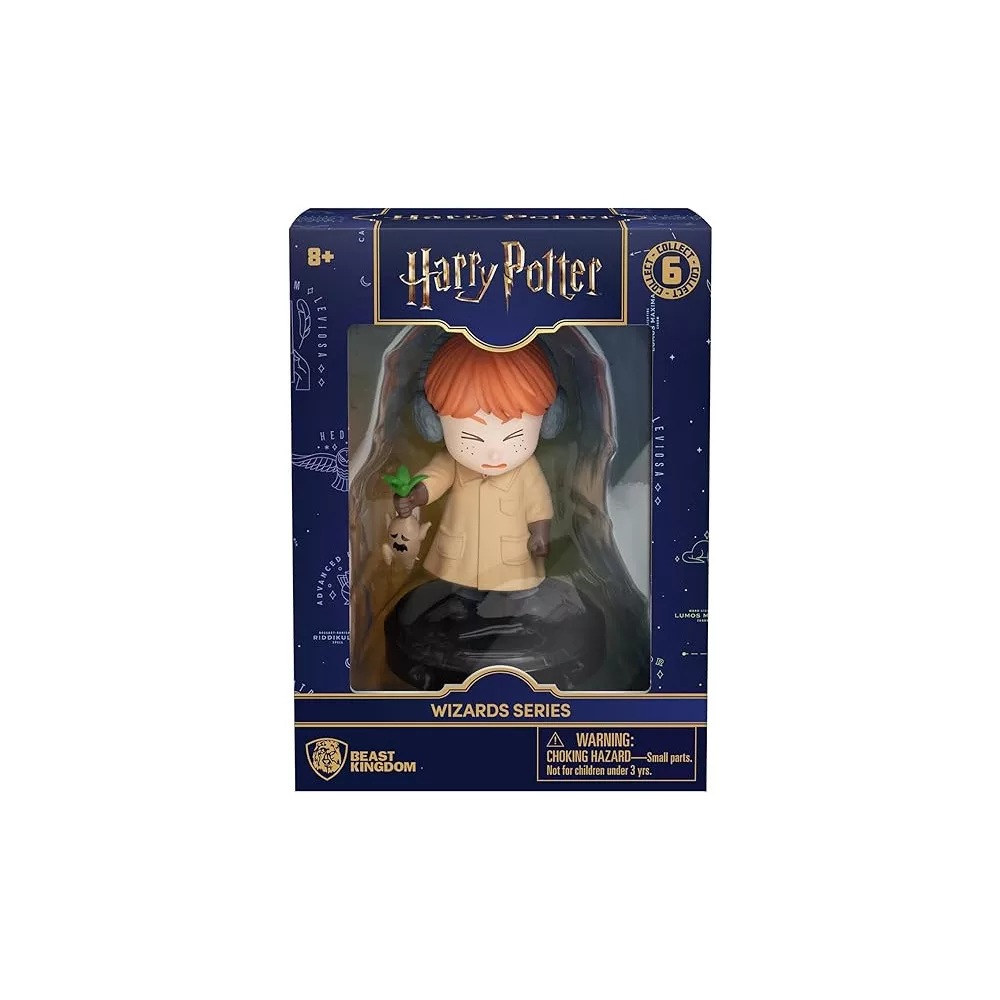 Harry Potter figura dobozban, egy Mandragóra növényt tart. Varázslók sorozata.